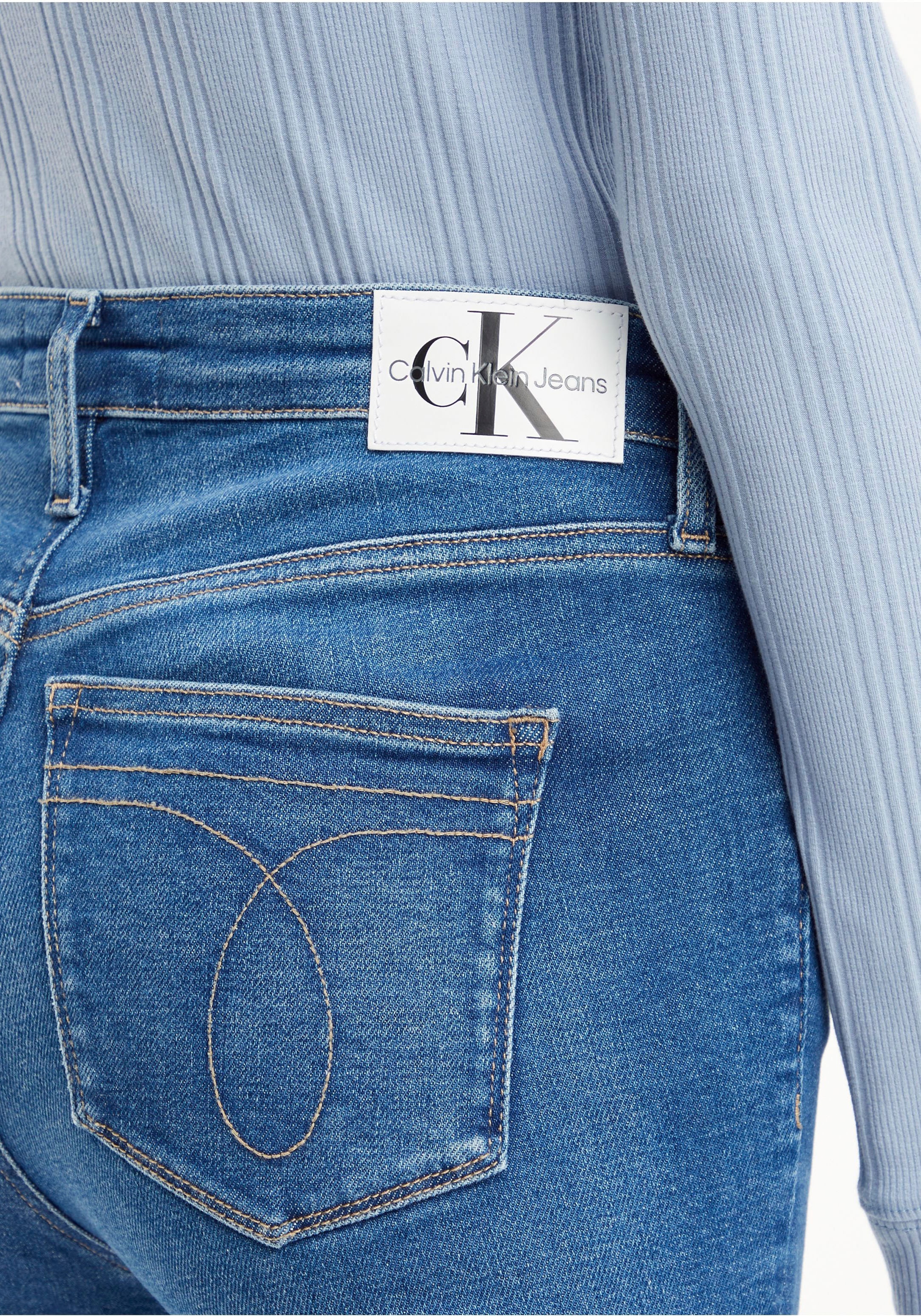 bestellen online SKINNY«, | am Jeans Bund Calvin mit RISE BAUR hinten »HIGH Skinny-fit-Jeans Klein Leder-Brandlabel Calvin Klein