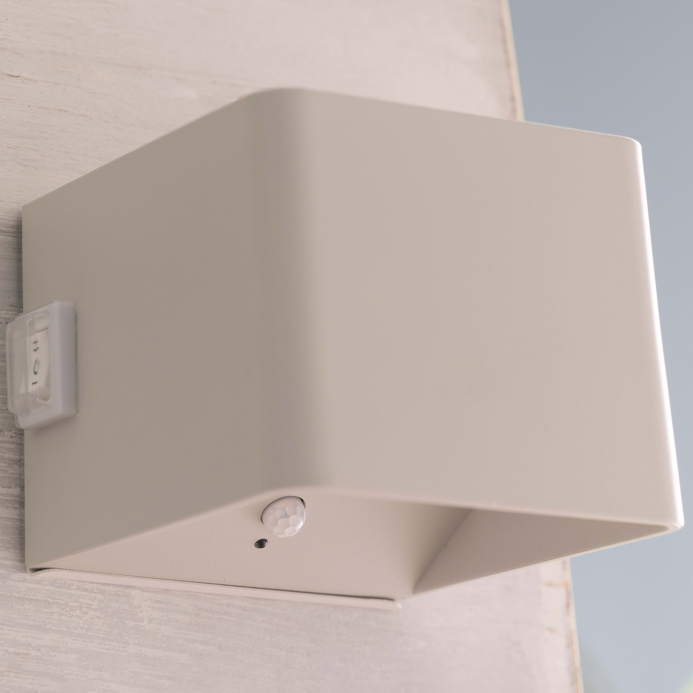 Brilliant Außen-Wandleuchte »Iseo - portable Akkuleuchte inkl. Magnetplatte«, 1 flammig, Leuchtmittel LED-Modul | LED fest integriert, Akku, 300 lm, 3000 K, USB, schwarz, mobile Außenlampe, Wandlampe