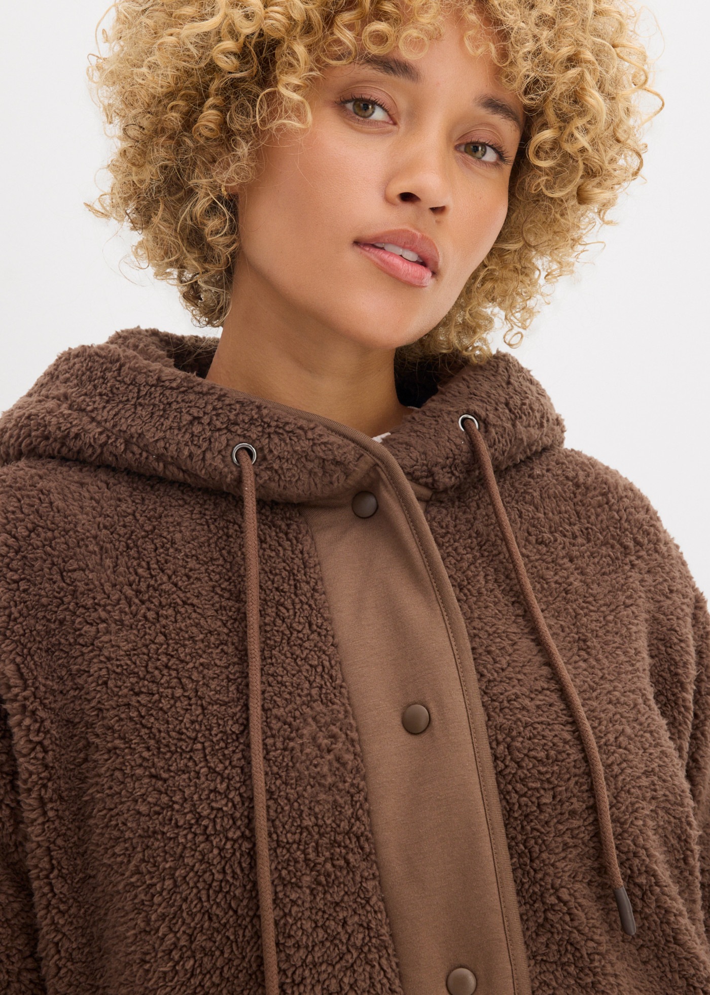 bonprix Fleecejacke in Teddy-Fleece, Oversize-Passform, sportlicher Stil
