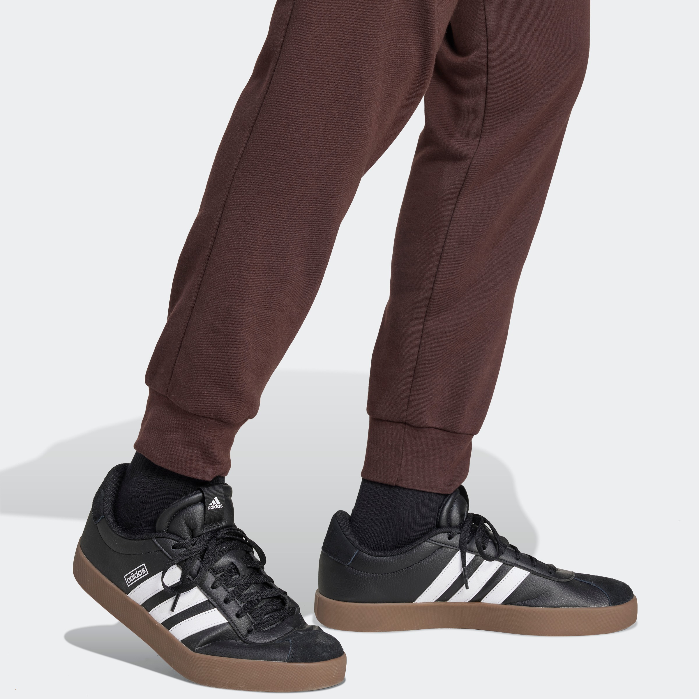 adidas Sportswear Sporthose »ESSENTIALS FLEECE REGULAR TAPERED CARGOHOSE«, (1 tlg.), Jogginghose Cargo aus weichem Fleece-Material