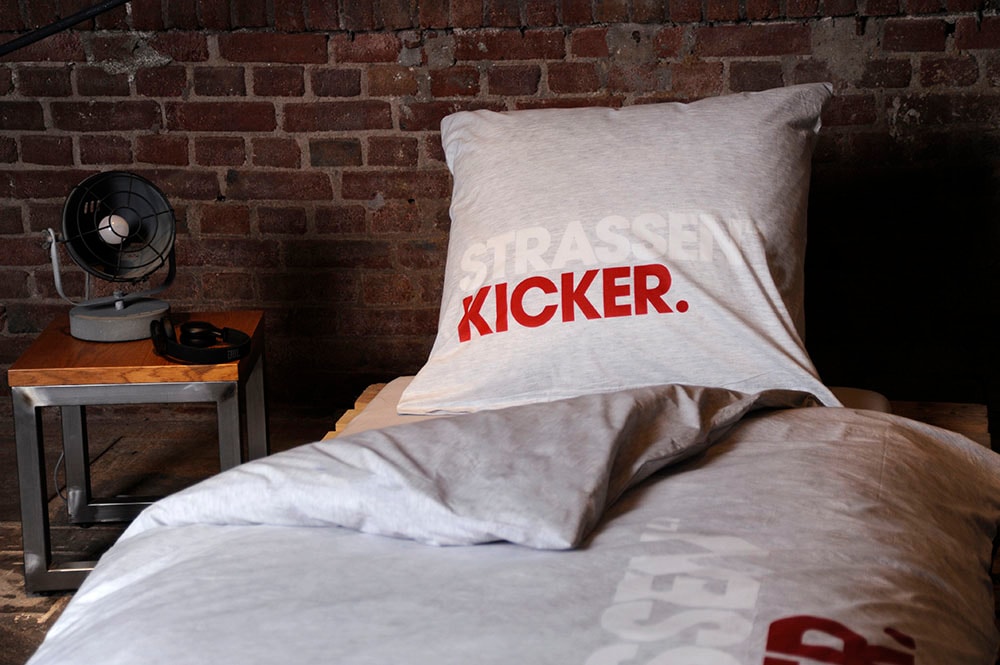 Bettwäsche »Strassenkicker by Lukas Podolski«, (2 tlg.), mit tollem Motiv