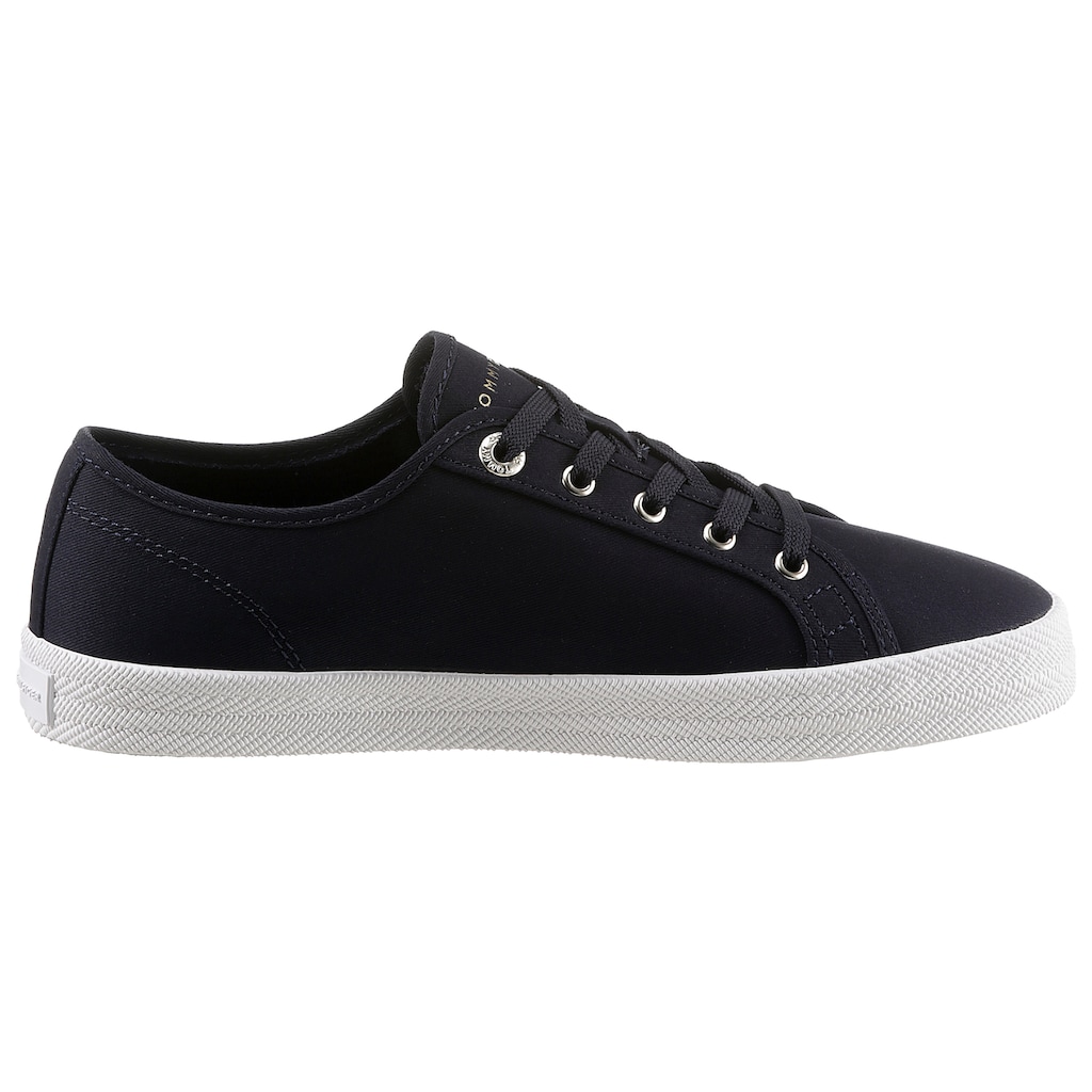 Tommy Hilfiger Plateausneaker »ESSENTIAL VULCANIZED SNEAKER«, mit gestickter Logoflag, Freizeitschuh, Halbschuh, Schnürschuh