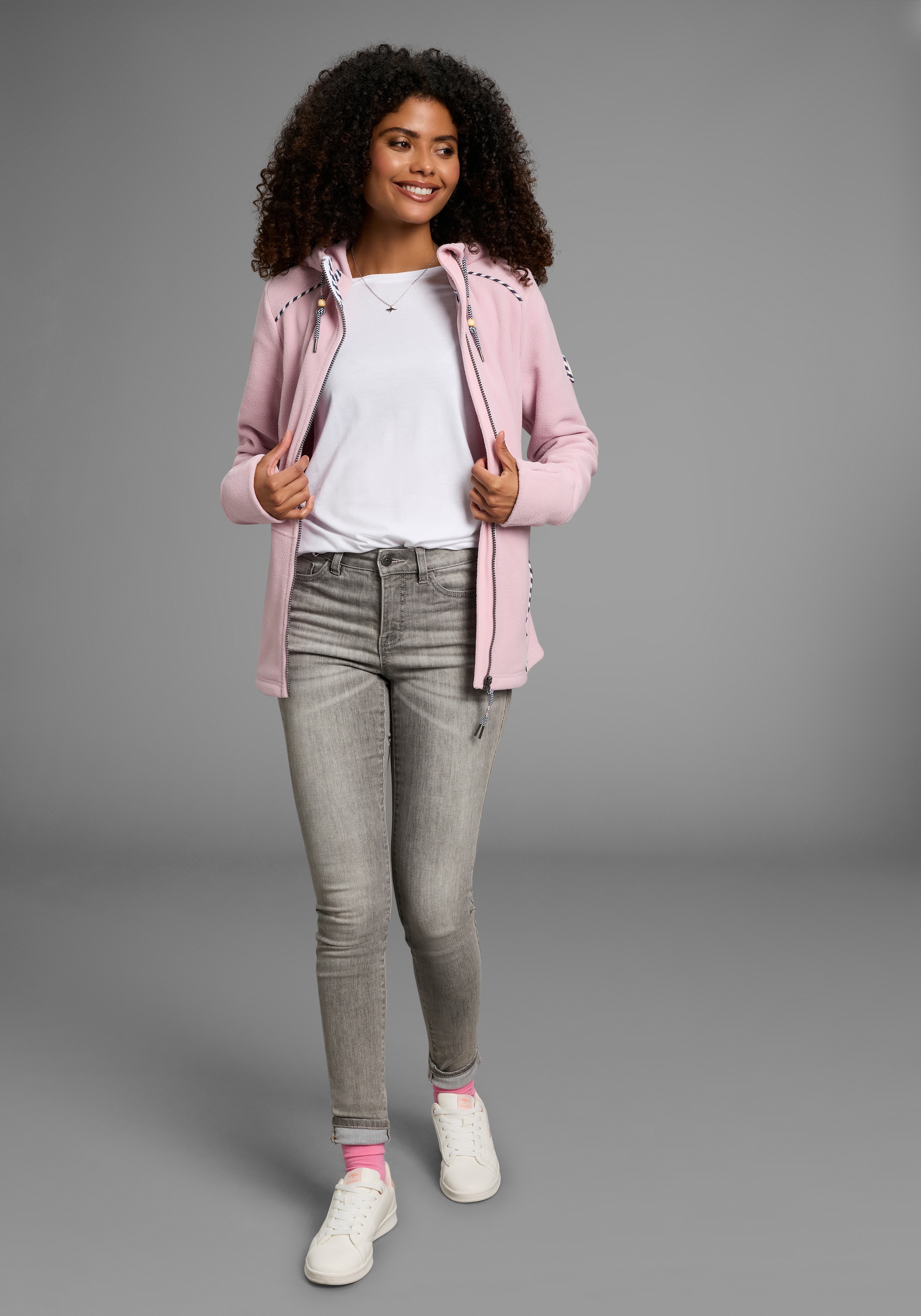 KangaROOS Fleecejacke, mit Kapuze, aus Polyester, figurbetonte Passform, mit Kapuze und Kordelzug
