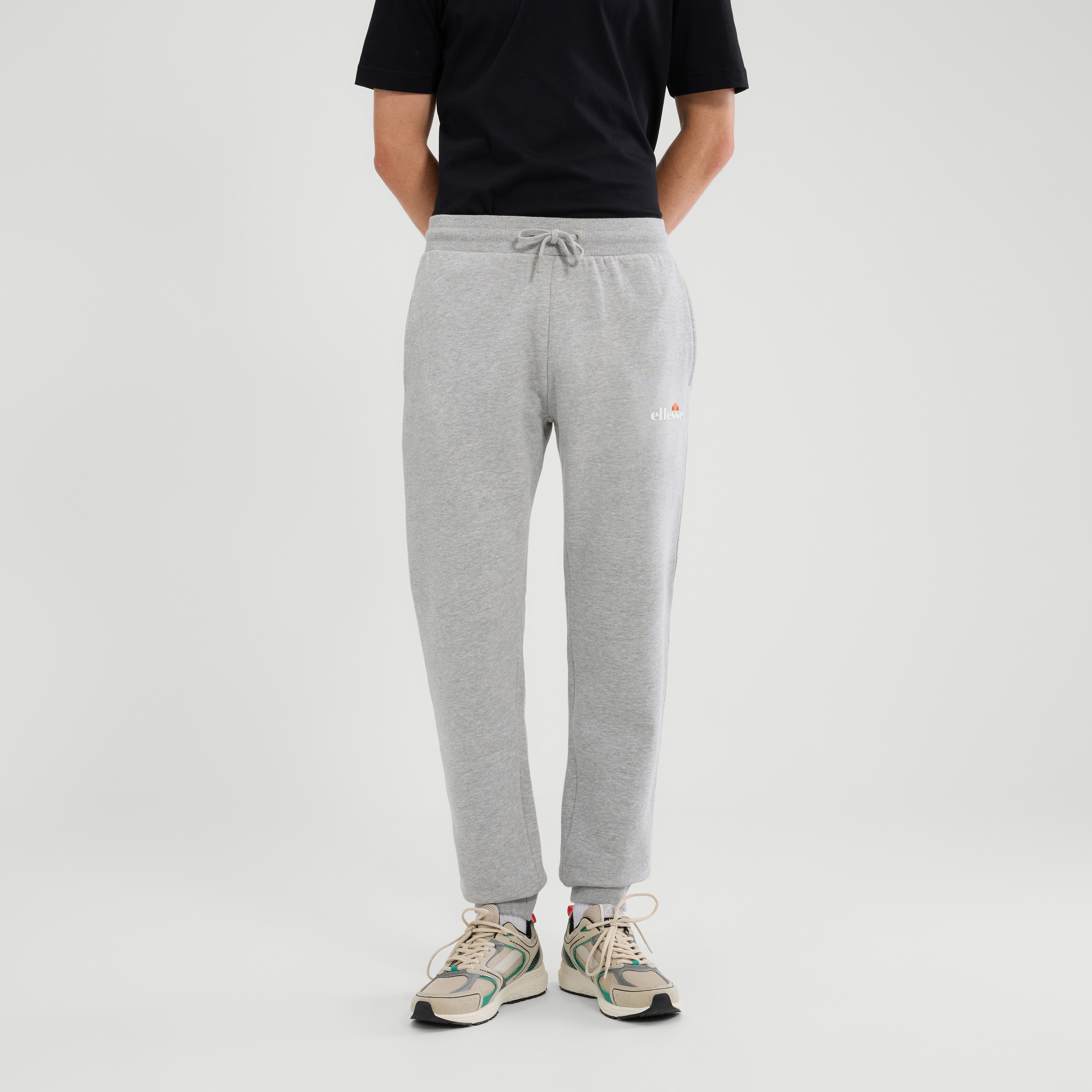 Ellesse Jogginghose "CRAVO 2 JOG PANT" mit abgestepptem Bündchen, aus Baumwolle und Polyester