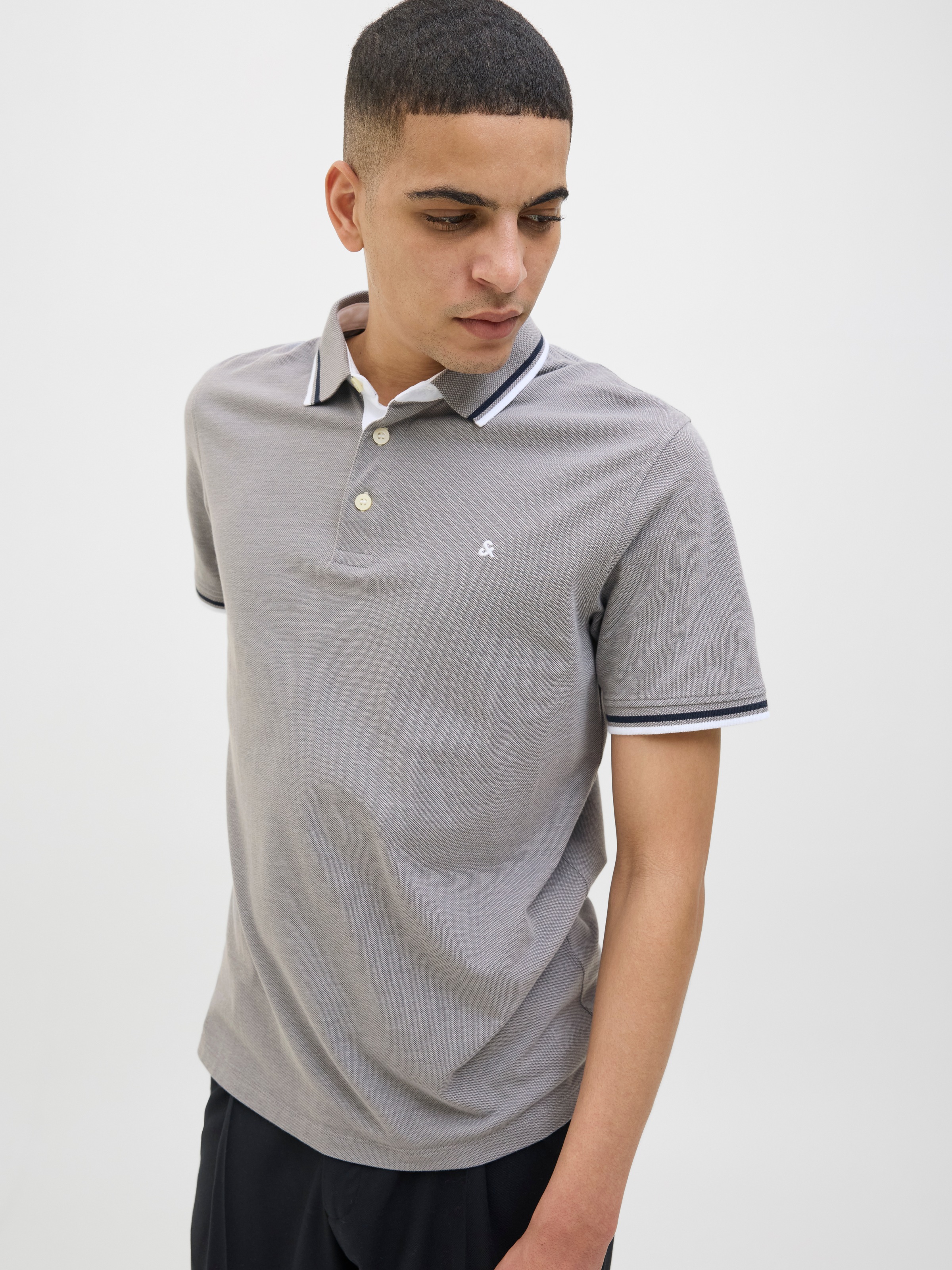 Jack & Jones Poloshirt "JJEPAULOS POLO SS NOOS" mit Logo Stickerei günstig online kaufen