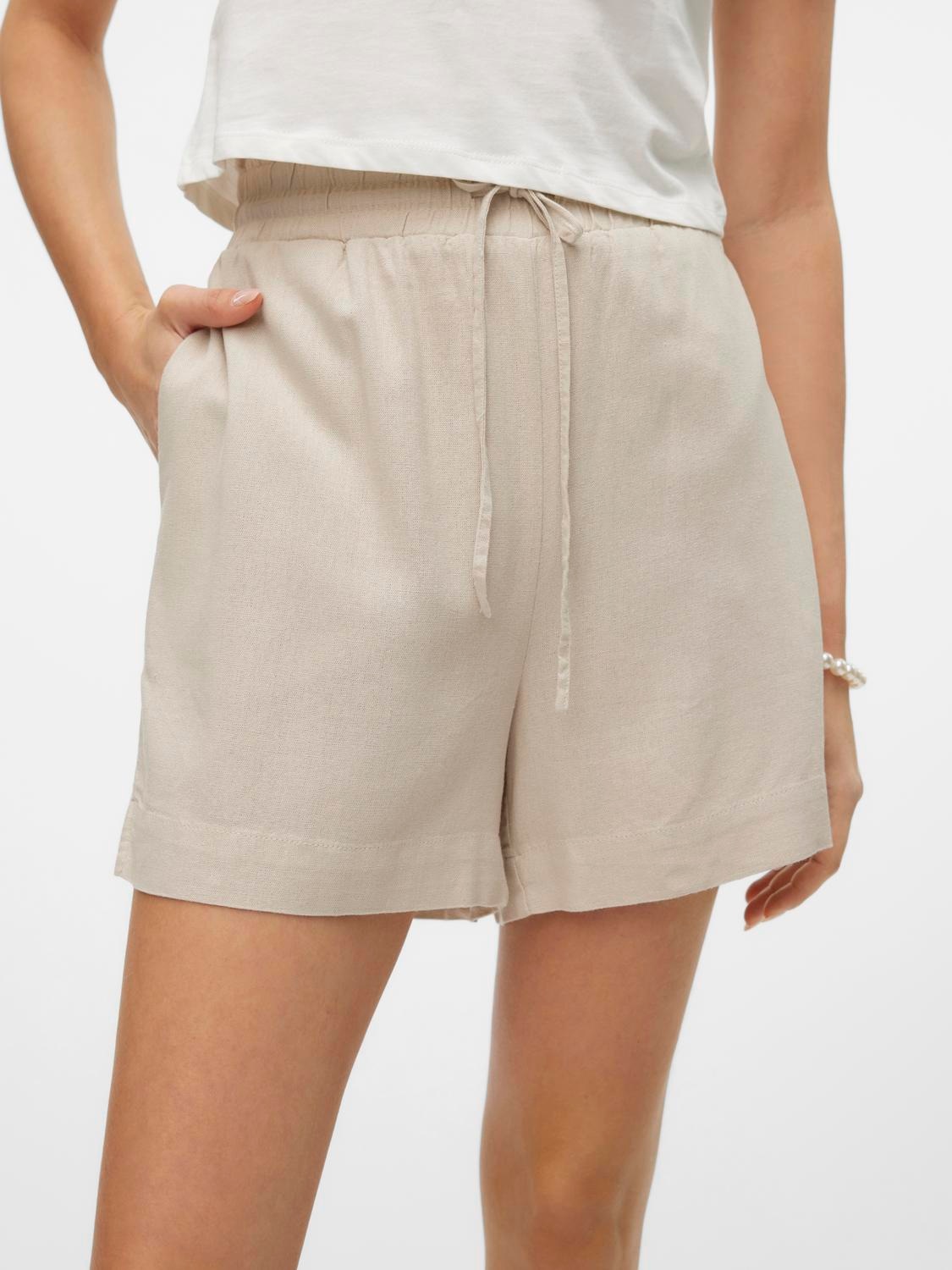 Vero Moda Shorts »VMMYMILO HW PAPERBAG SHORTS WVN GA«, mit Leinen