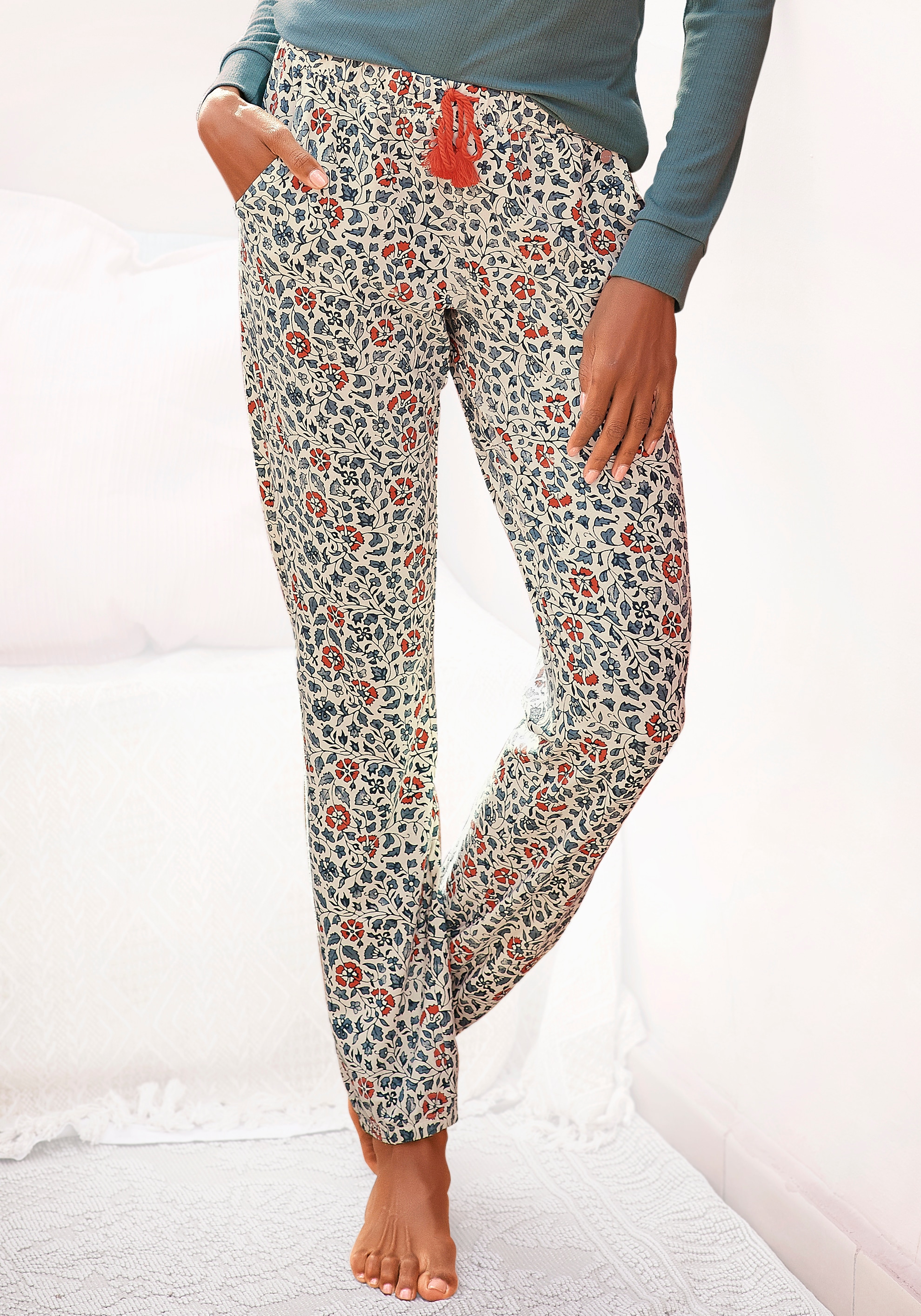LASCANA Pyjamahose im Blumen Allover-Druck