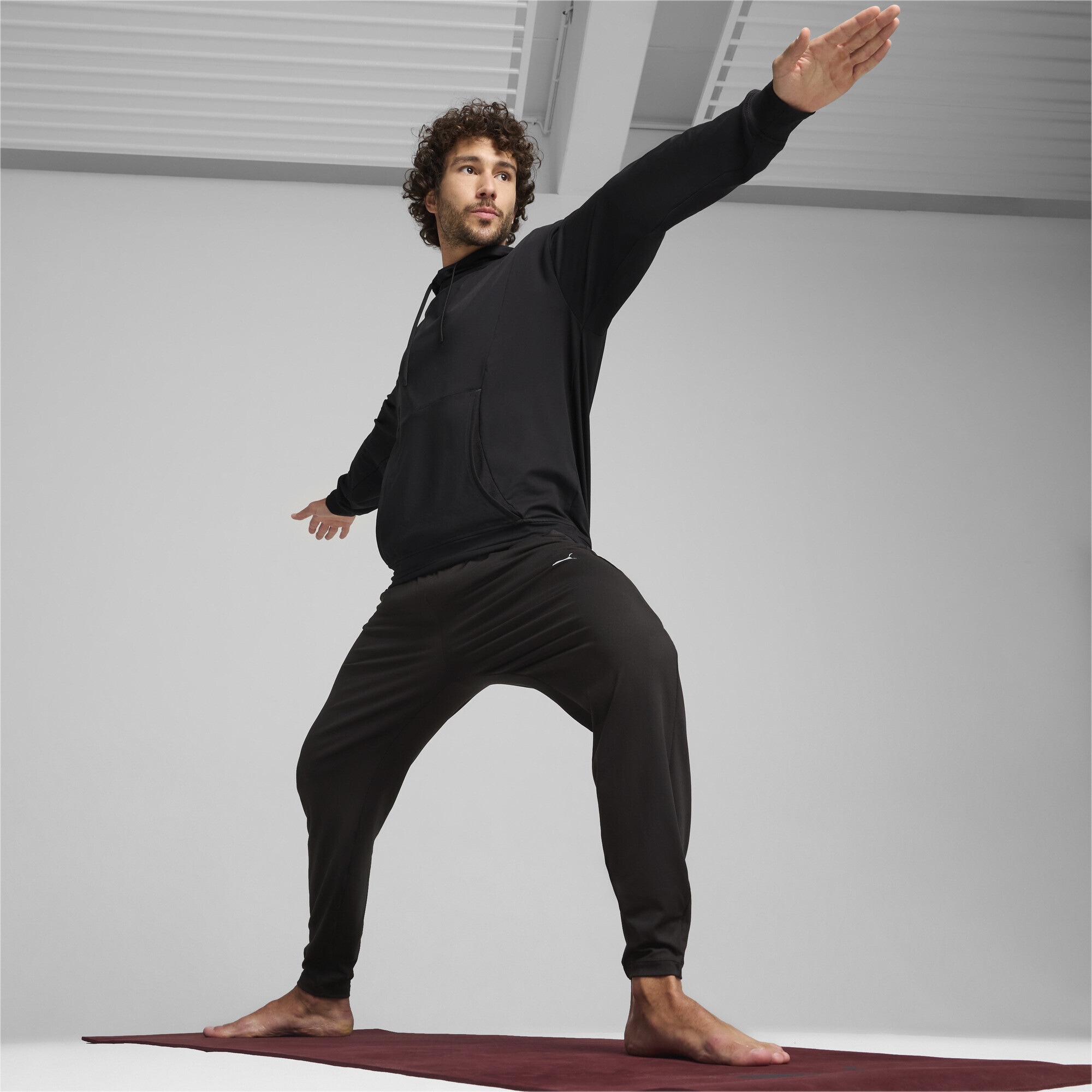 PUMA Yogahose »STUDIO FOUNDATION Tapered-Hose Herren«