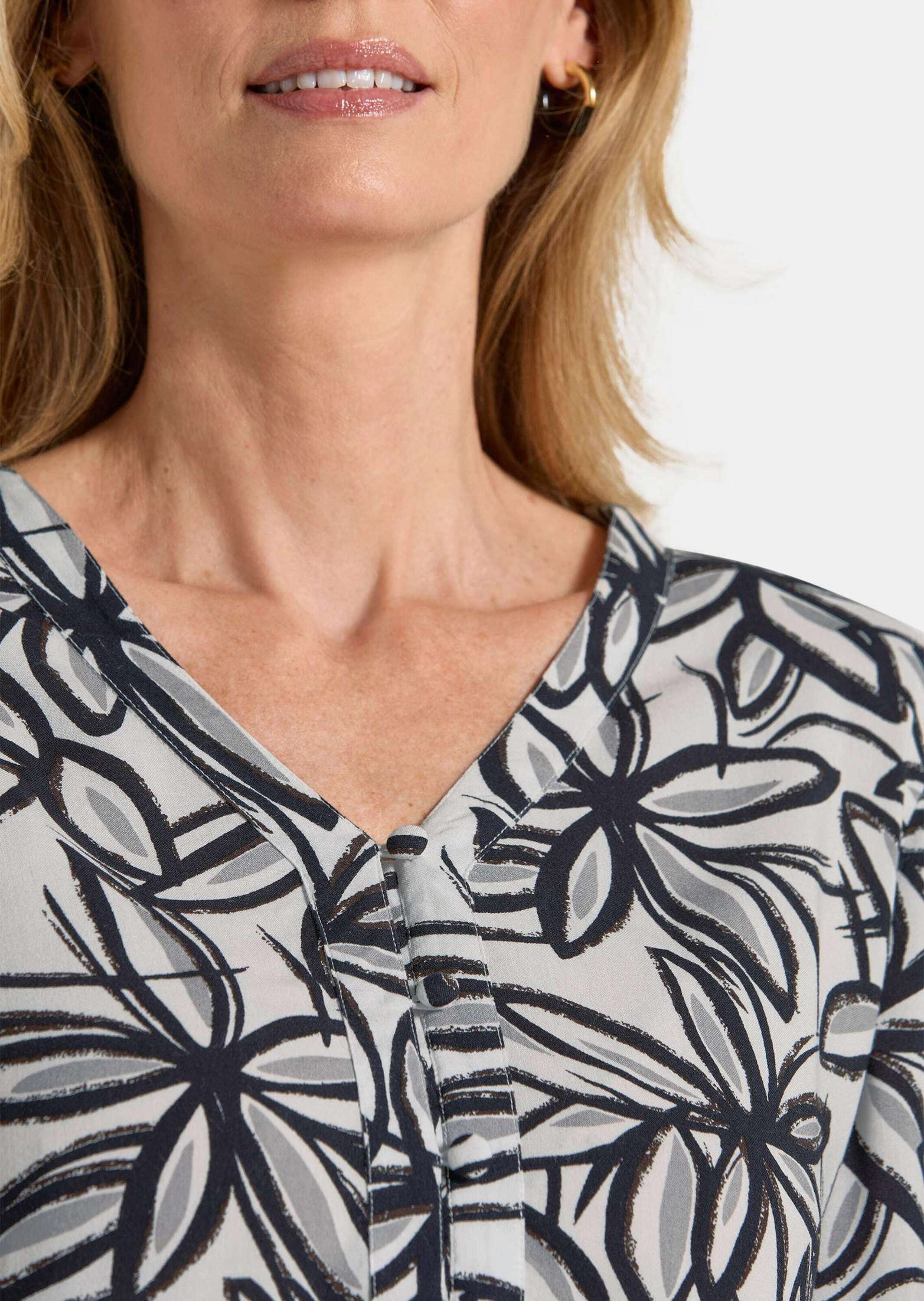 GOLDNER Druckkleid »Kurzgröße Viskosekleid mit floralem Muster« Nahttaschen an den Seeitennähten