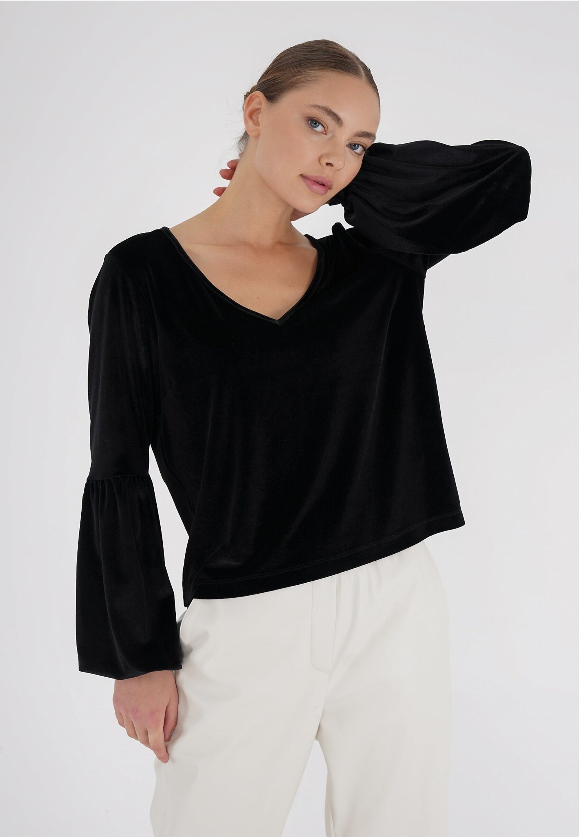 freshlions Langarmshirt »Viveka«, aus samtig, weichem Stoff hergestellt