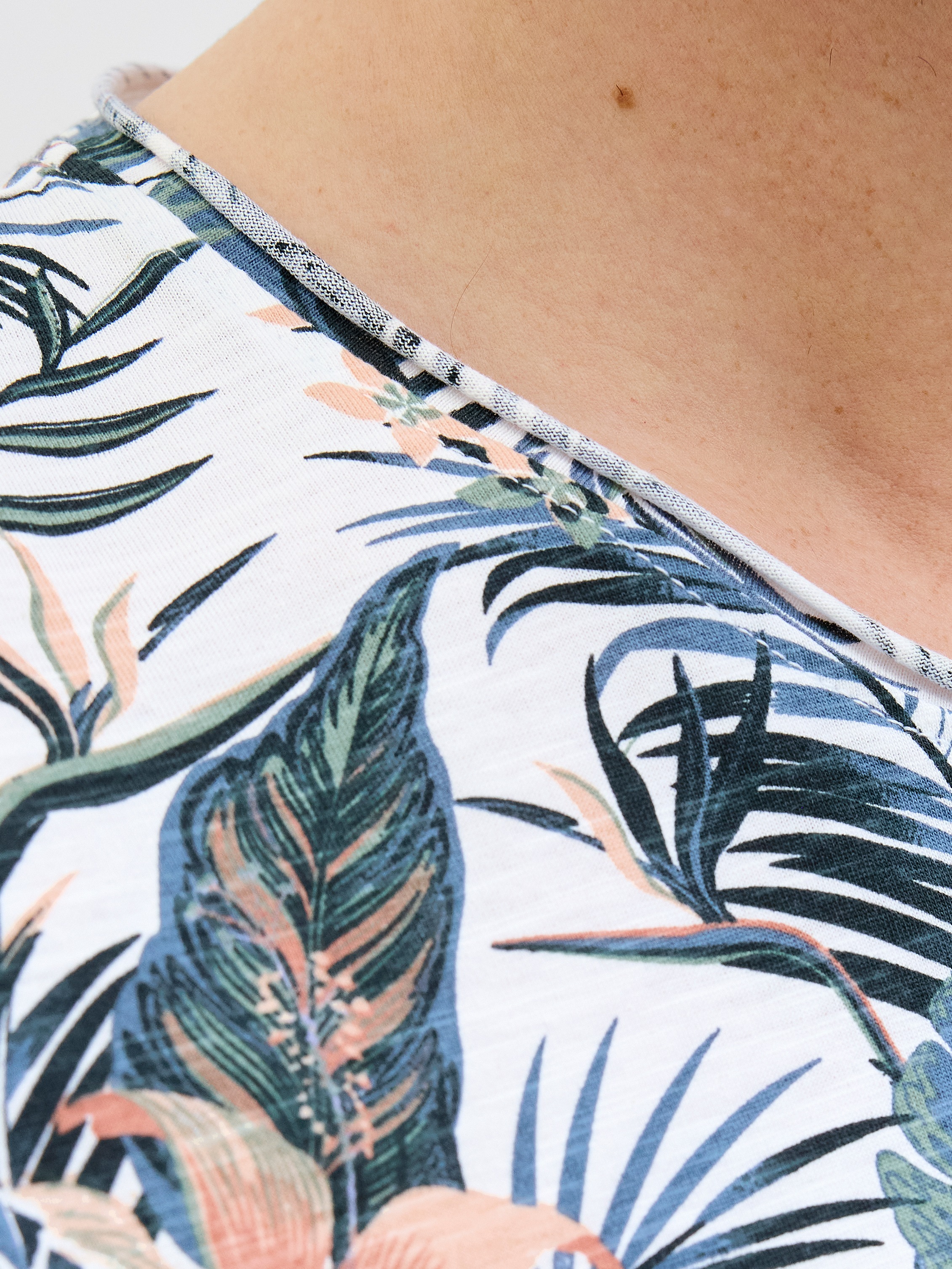 Jack & Jones Rundhalsshirt »JJEBRYAN AOP TEE S/S O-NECK NOOS«, mit All-Over Print