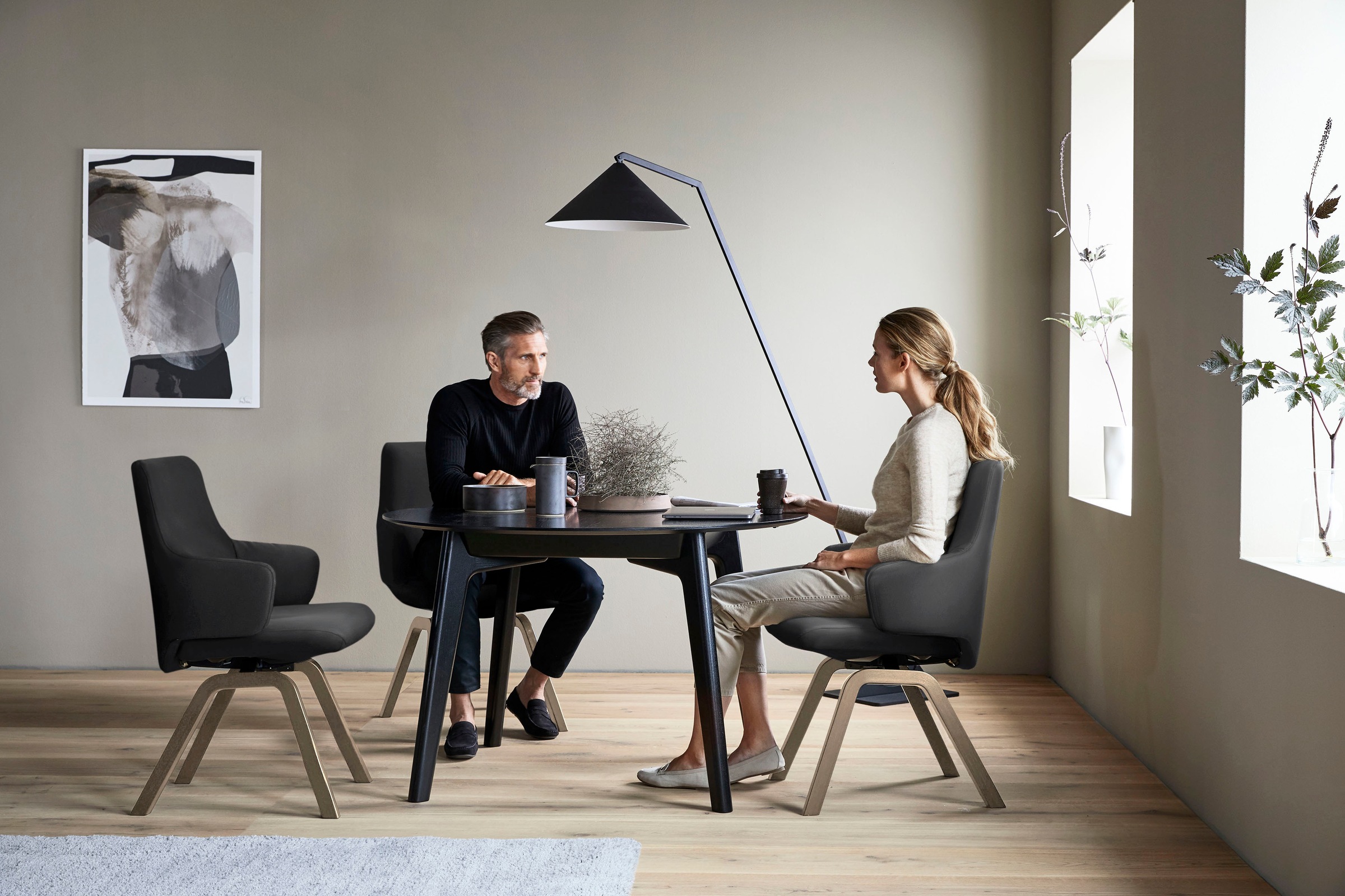 Stressless® Polsterstuhl »Laurel«, Leder PALOMA, Low Back mit Armlehne, Größe L, mit schräggestellten Beinen in Schwarz