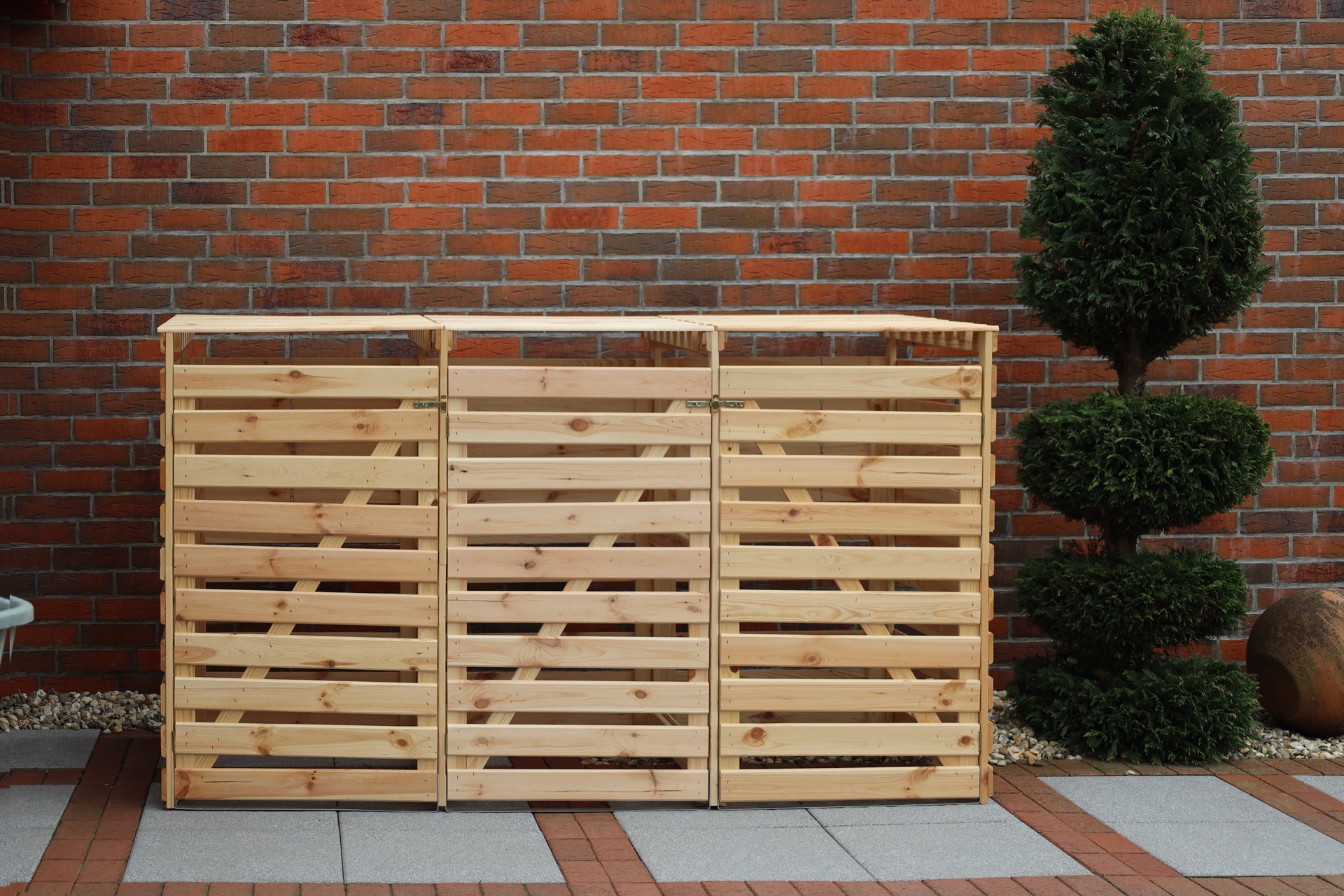 promadino Mülltonnenbox »Vario V«, für 3 Tonnen, robust aus ökologisch, zertifiziertem Kiefernholz