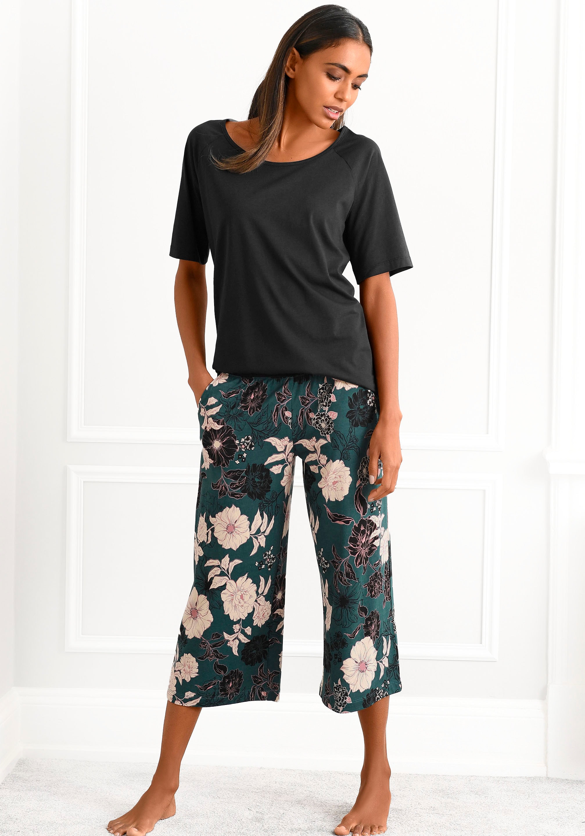 s.Oliver Capri-Pyjama 2 Stk. tlg., mit geblümter 3/4-Culotte günstig online kaufen