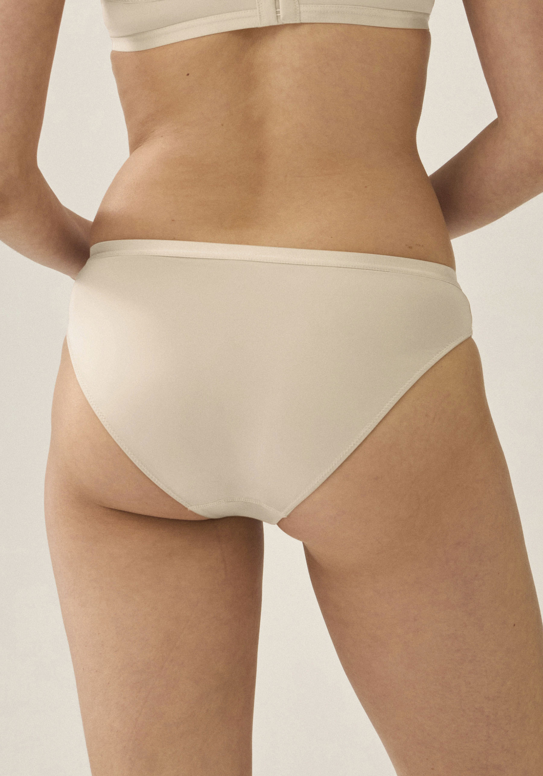 Thumbnail - Naturana Slip "The Thursday" 1 Stk. feminin, elastisch, bequem, eng, weich