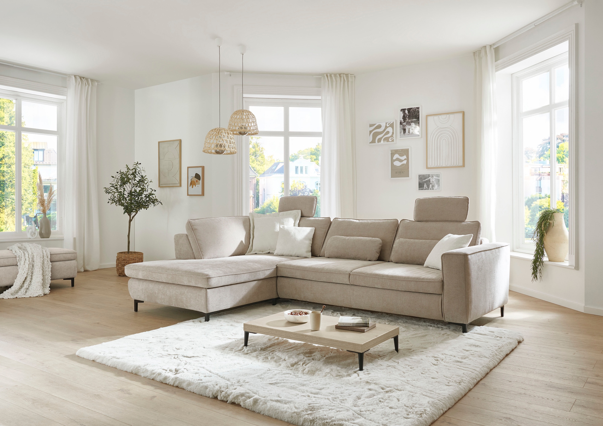 Die PlanBar Ecksofa "MP-IN24153, L-Form, Breite 289 cm" wahlweise mit Schlaffunktion und verstellbaren Kopfstützen