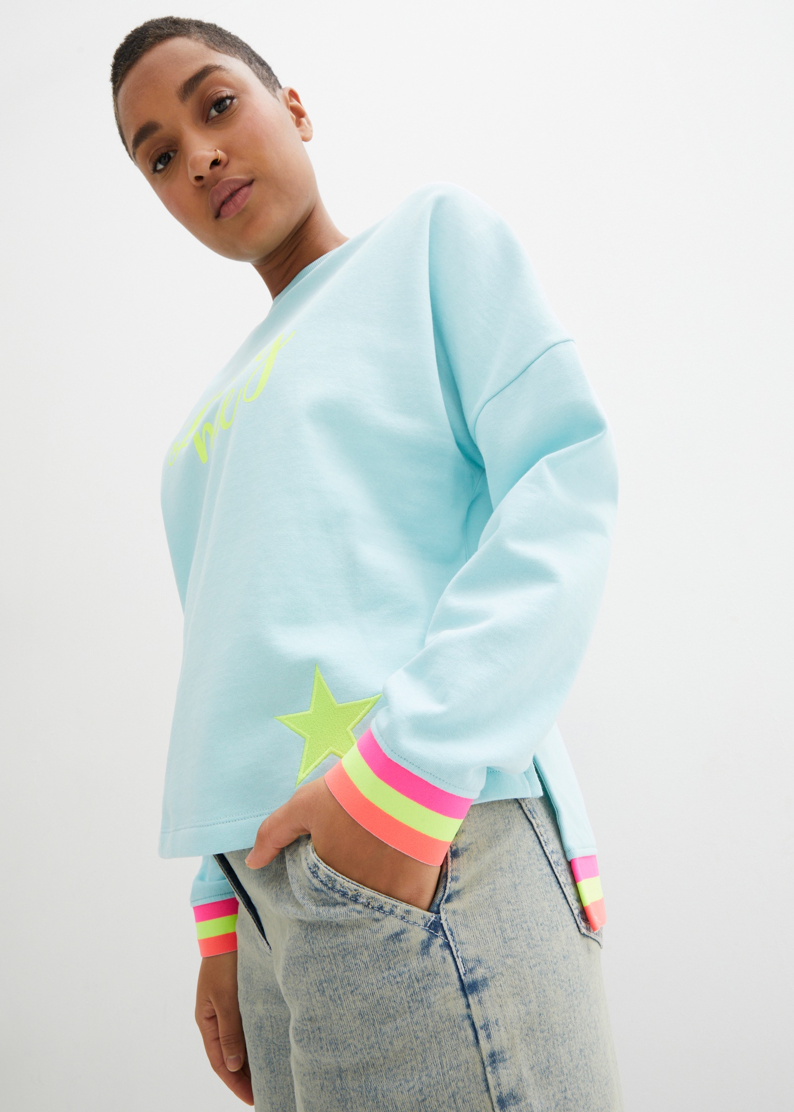 bonprix Sweatshirt, loose fit Passform, mit Neon-Details, aus 100% Baumwoll günstig online kaufen