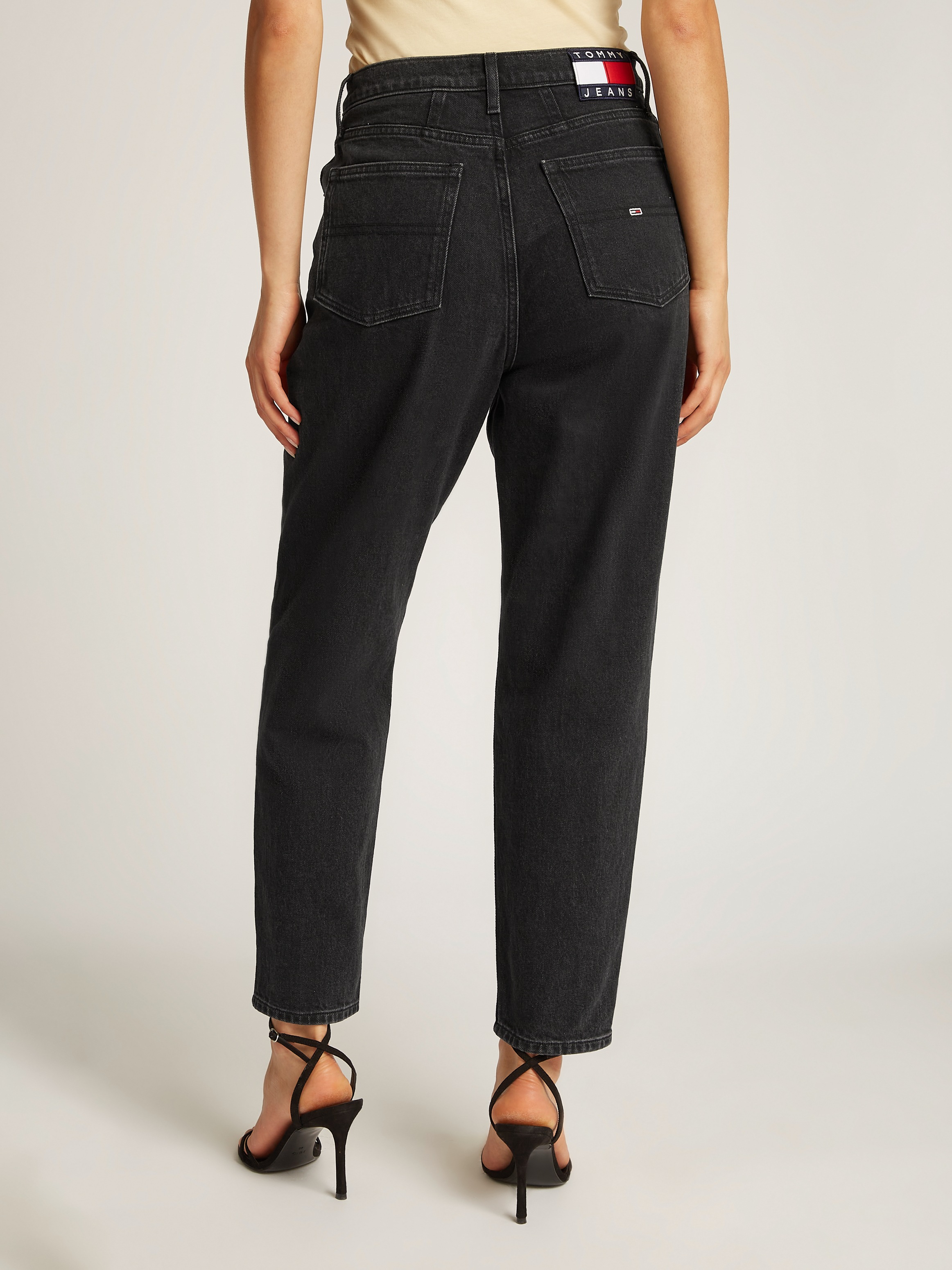 Tommy Jeans Mom-Jeans "MOM JEAN UH TPR" mit Logo-Stickereien, in knöchelfre günstig online kaufen