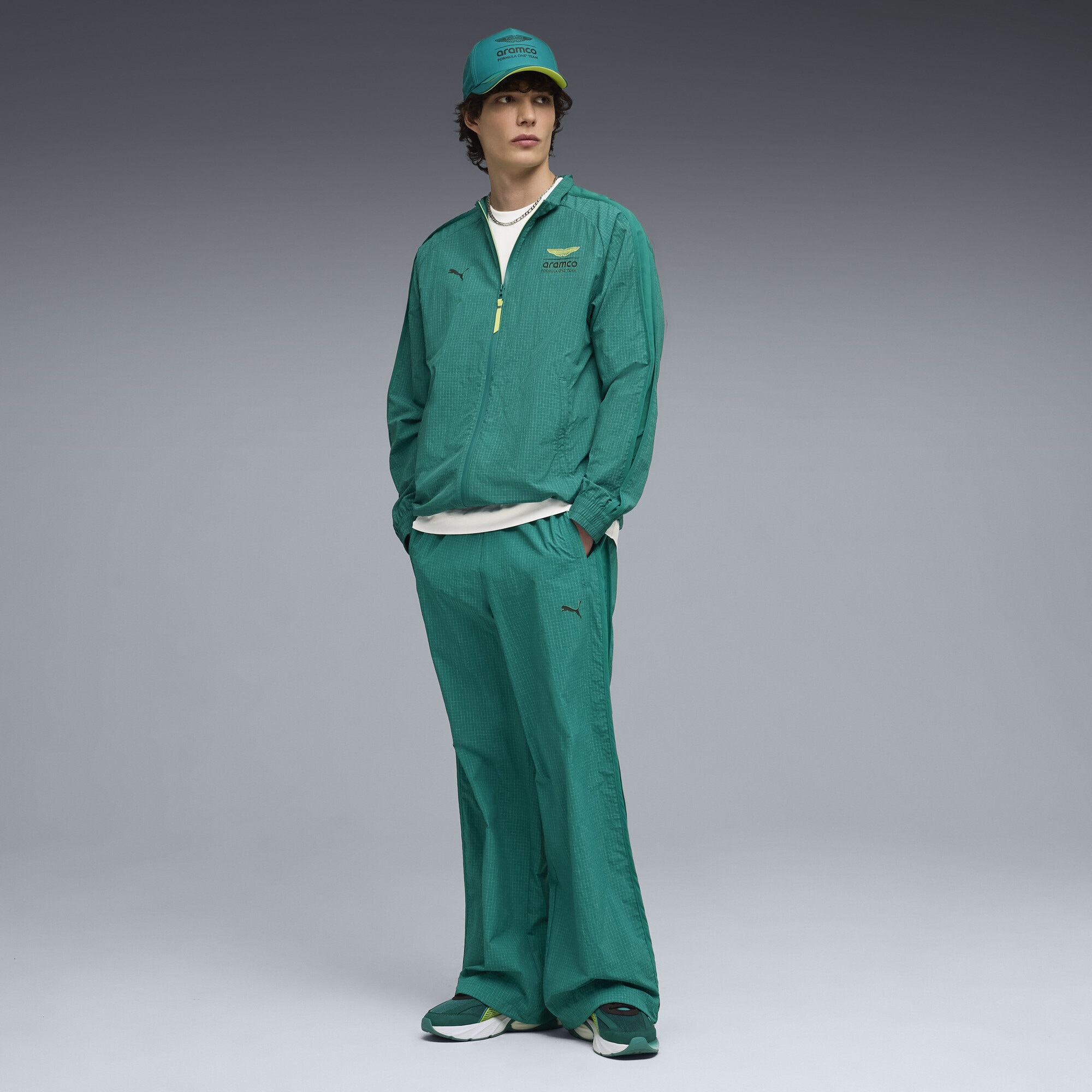 PUMA Sporthose »PUMA x ASTON MARTIN ARAMCO F1® TEAM Lifestyle T7 Oversized Hose«