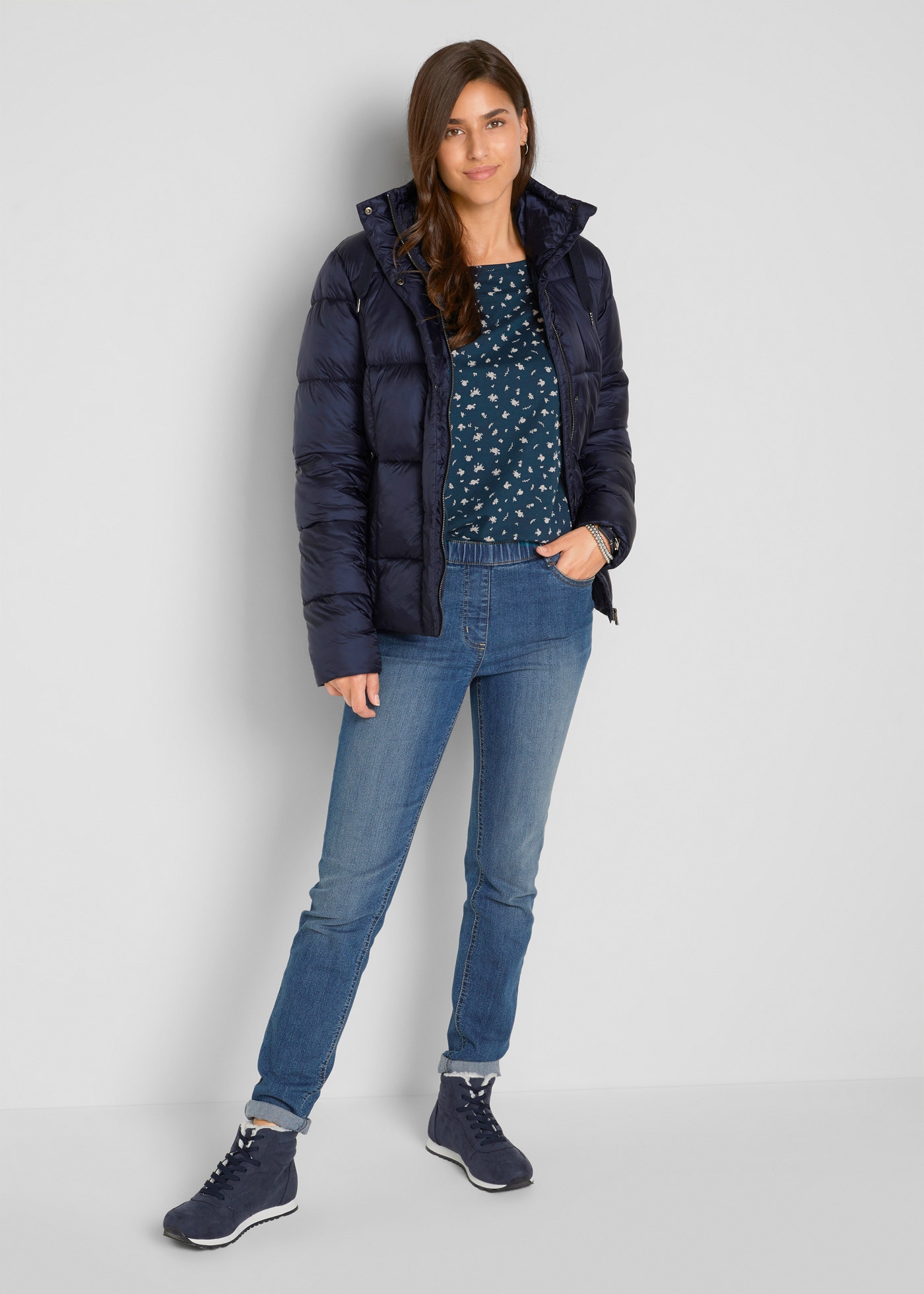 bonprix Langarmshirt »Langarmshirt, bedruckt« mit All-Over Print und eckigem Ausschnitt