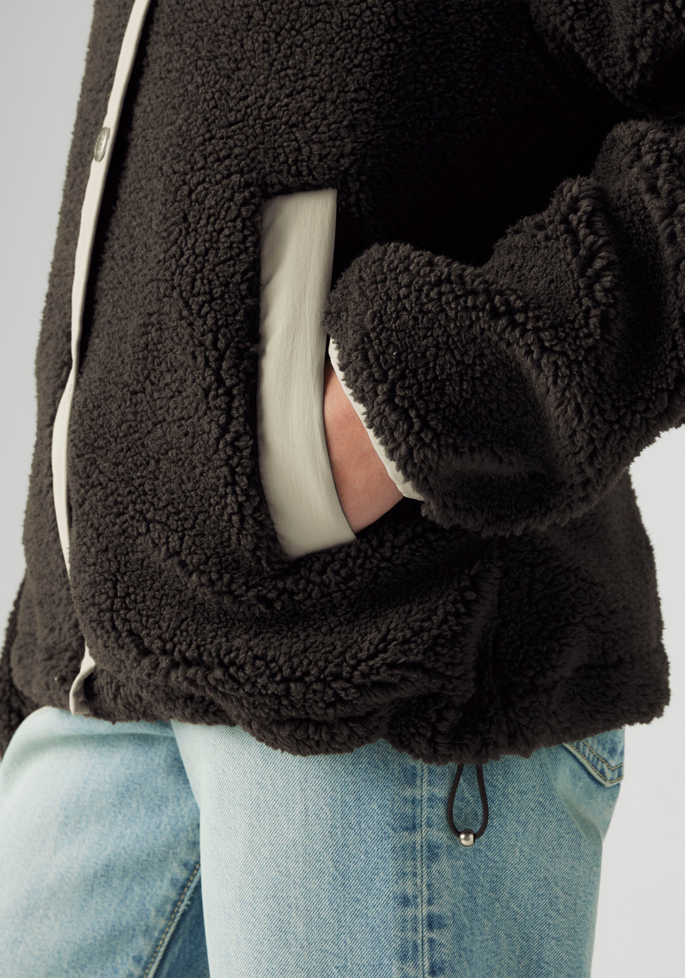 Levi's® Plüschjacke »LSE_VALLEY SHERPA JACKET« mit kontrastfarbenen Details und Tunnelzug, wärmend, Übergangsjacke