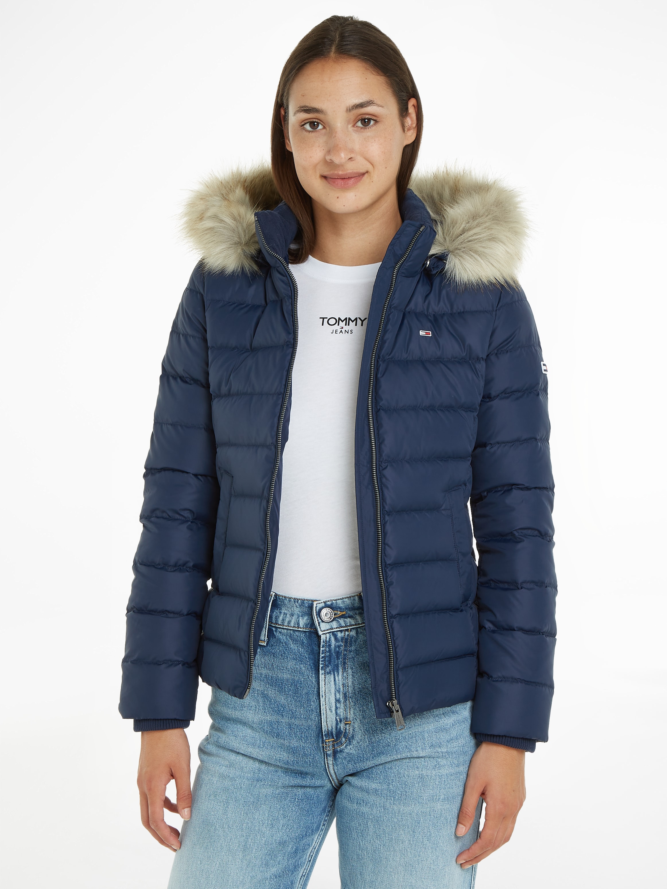 Tommy Jeans Daunenjacke "BASIC HOODED DOWN JACKET", mit Kapuze, mit Fellimitat an der Kapuze & Tommy Jeans Logo-Flag