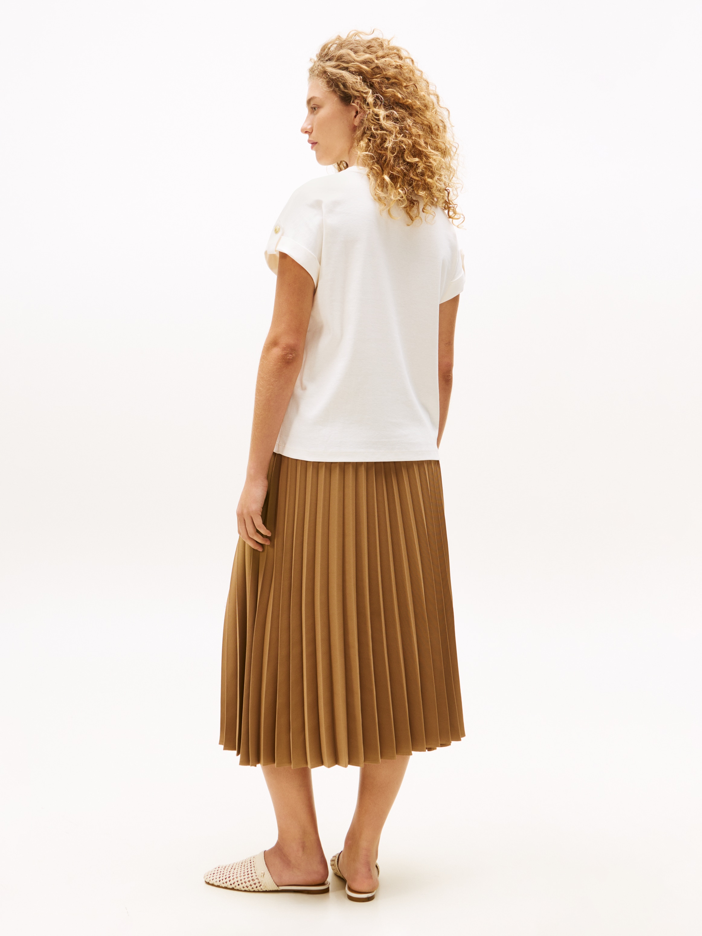 Tommy Hilfiger Kurzarmshirt »GOLD BUTTON MDRN C-NK SS TEE«, mit goldfarbenen Knopf