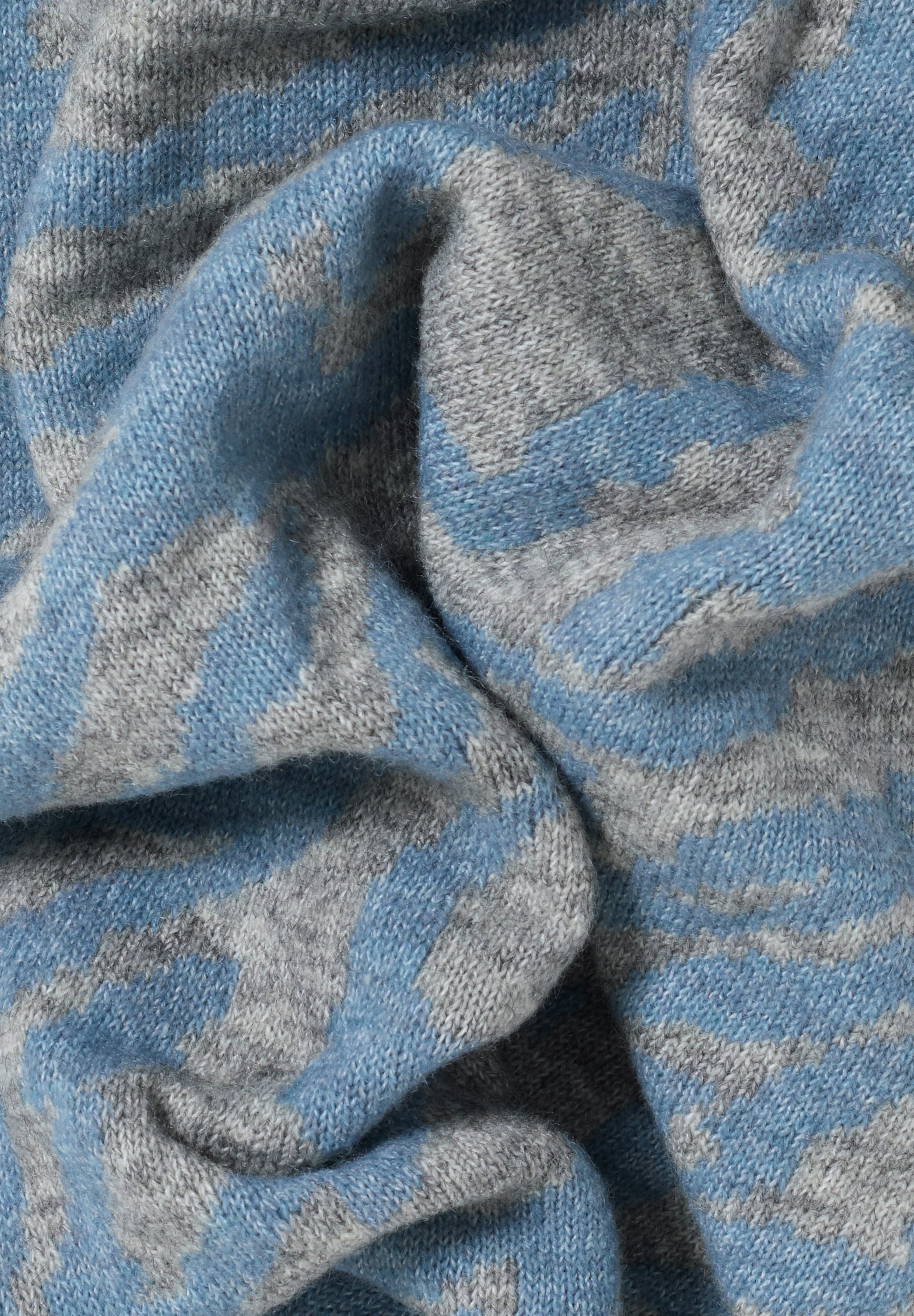 Cecil Halstuch, softer Materialmix
