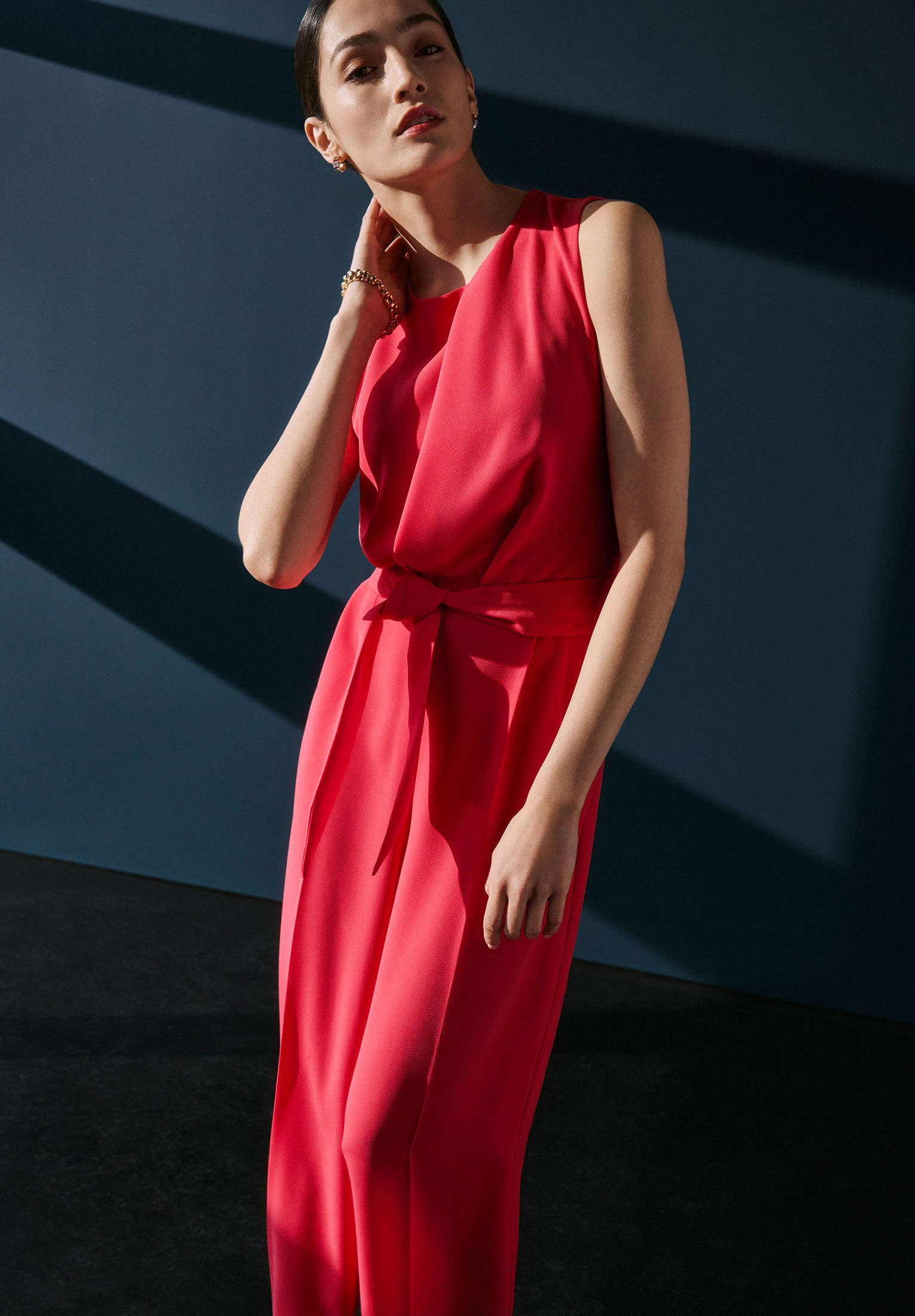 Betty&Co Overall »Betty & Co Jumpsuit ohne Arm«, (1 tlg.), Falten
