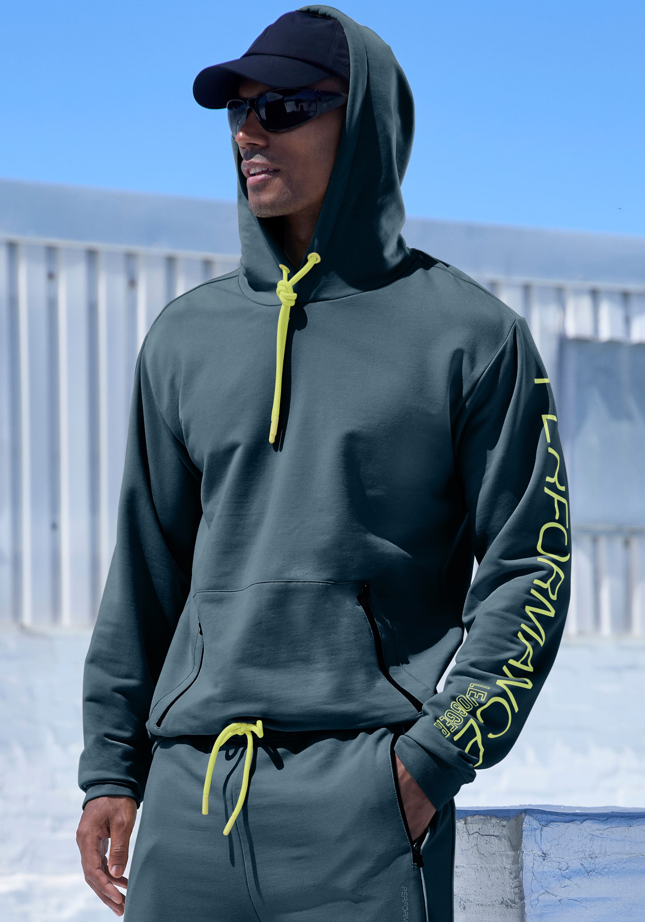 Le Jogger Performance Kapuzensweatshirt, mit praktischen Reißverschlusstasc günstig online kaufen