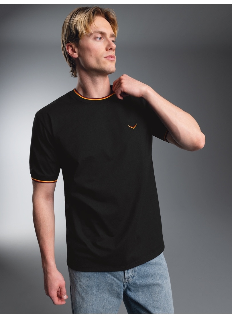 Trigema T-Shirt »TRIGEMA Deutschland T-Shirt mit kontrastfarbigen Bündchen« 1