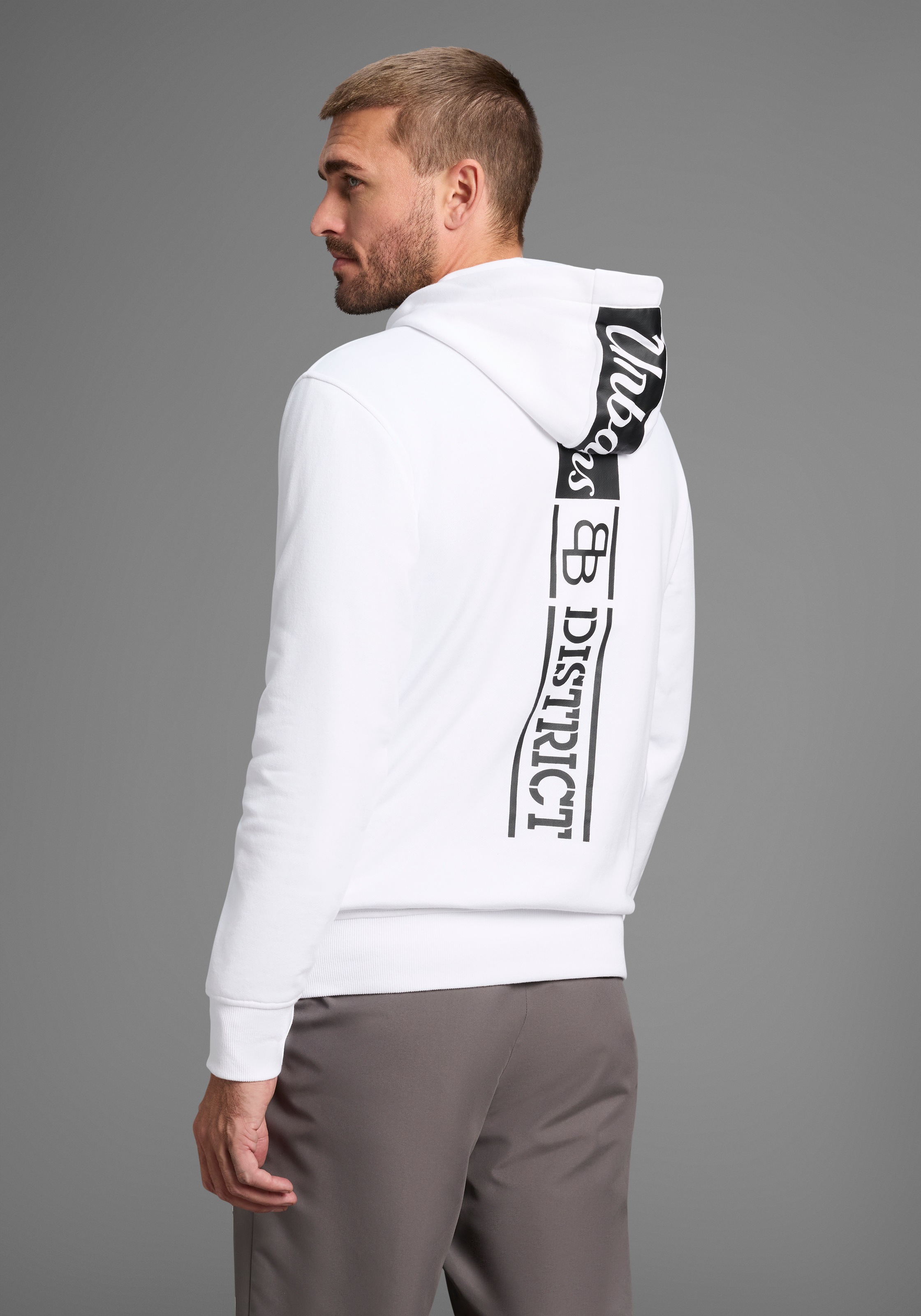 Bruno Banani Kapuzensweatshirt, langärmlig, schmal geschnitten, bedrucktes Design