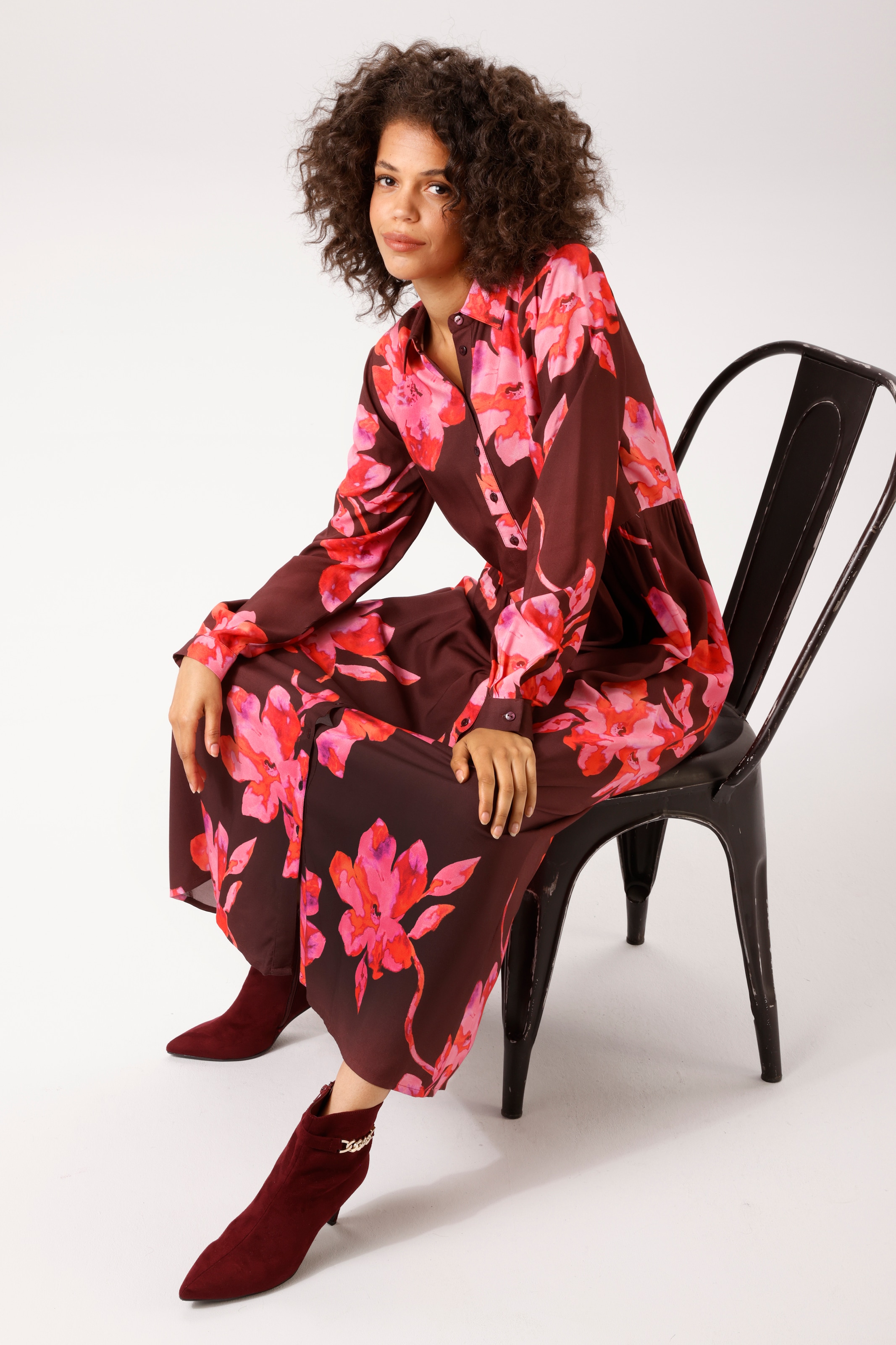 Aniston CASUAL Maxikleid mit großflächigen Batik-Blüten bedruckt - NEUE KOLLEKTION