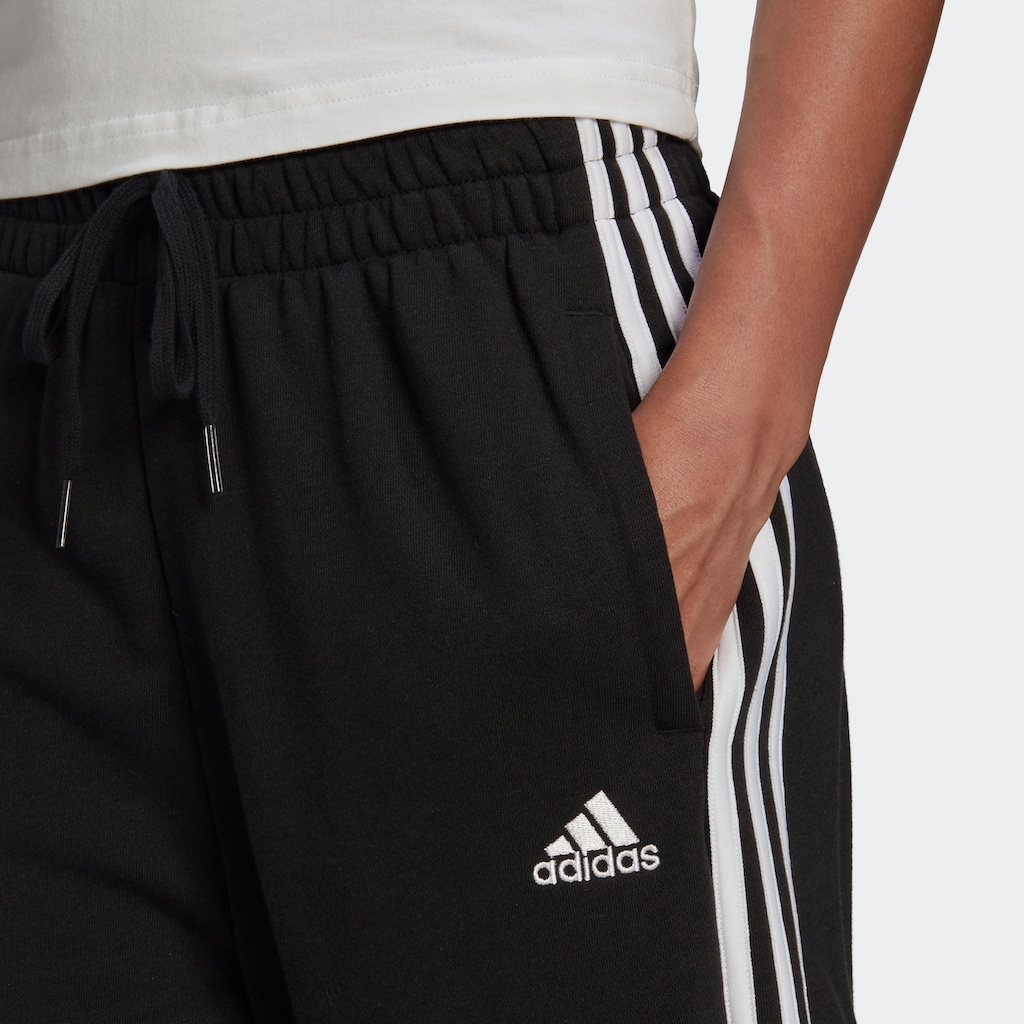 adidas Sportswear Sporthose »ESSENTIALS STUDIO LOUNGE 3-STREIFEN HOSE«, (1 tlg.)