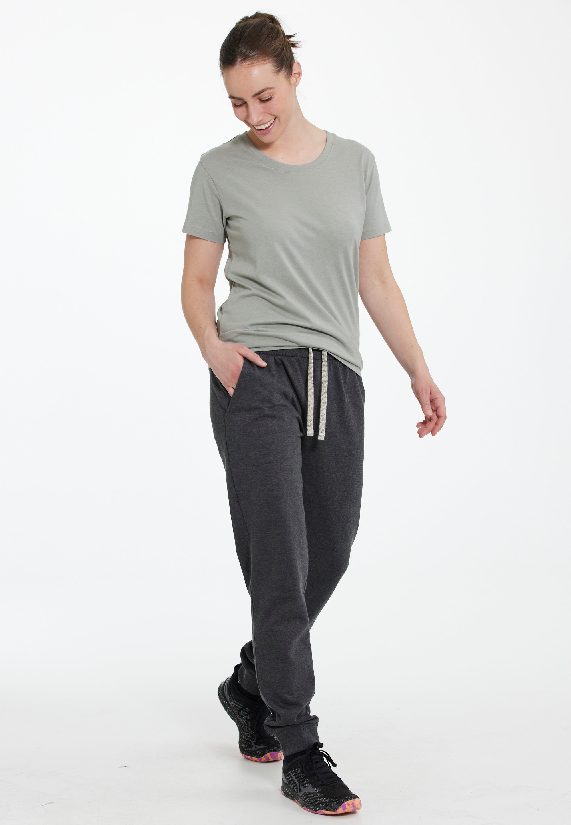 CRUZ Sweathose »Mayda«, aus atmungsaktivem Material