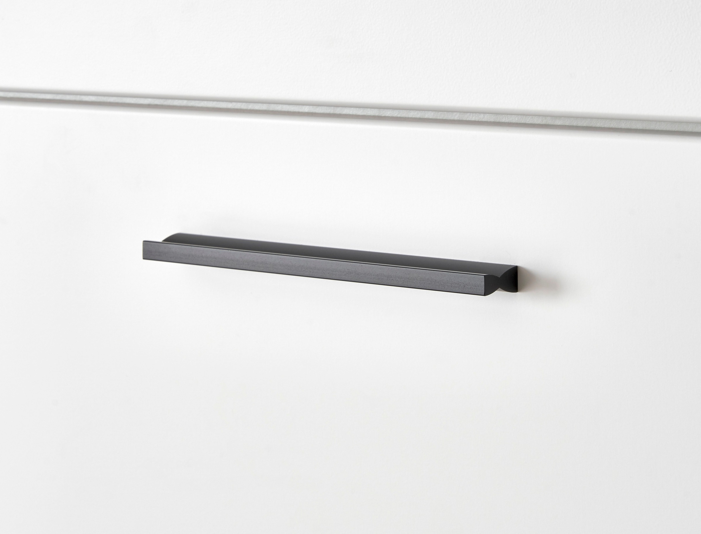 INOSIGN Vitrine »Brixen, Vitrinenschrank in Eiche Dekor, moderne Standvitrine«, Metallgriffe, ausreichend Stauraum, vielseitig einsetzbar, 80 cm breit