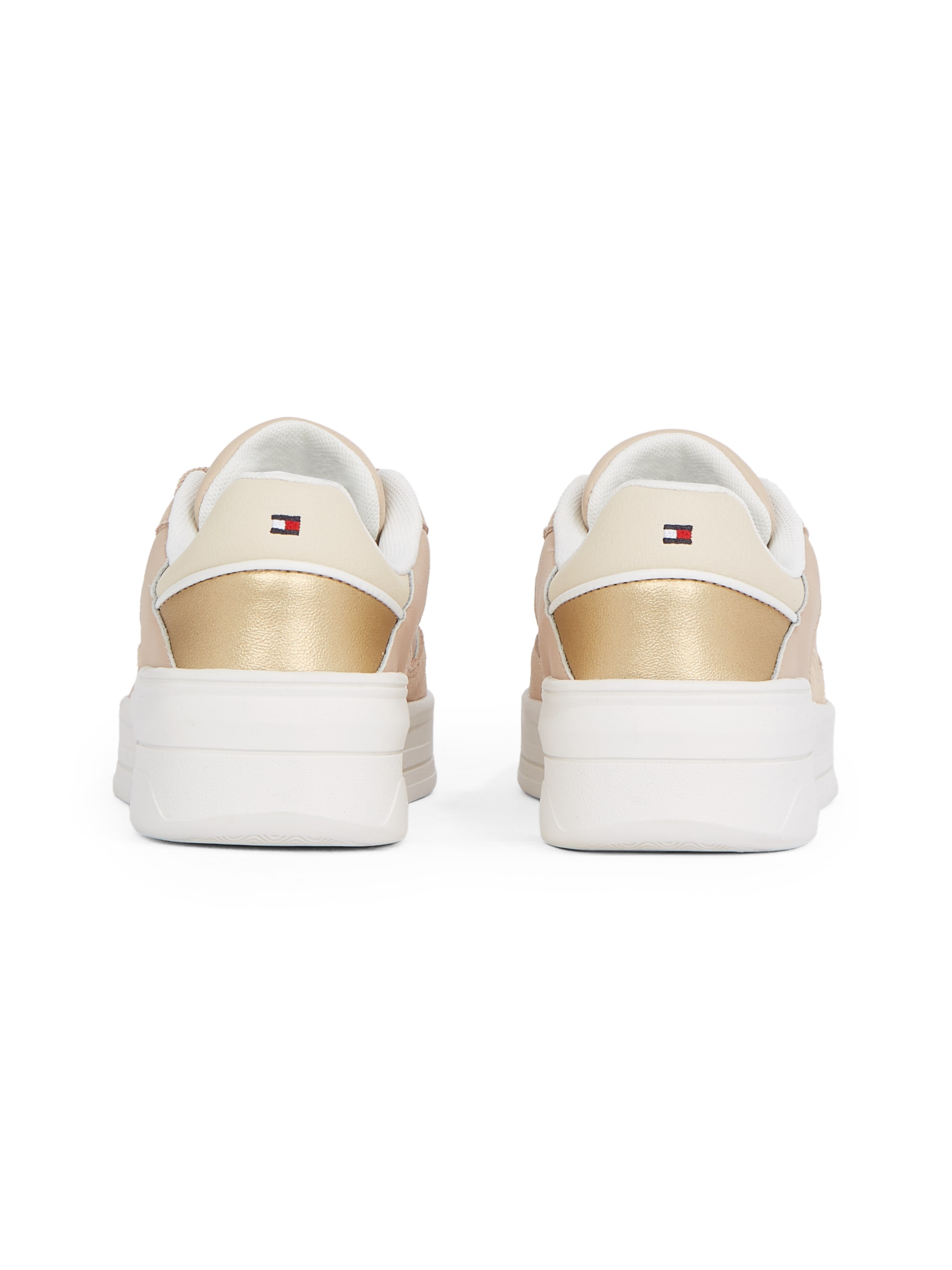 Tommy Hilfiger Plateausneaker »ESSENT BASKET SNEAKER METALLIC«, Freizeitschuh, Halbschuh, Schnürschuh mit seitlicher Logoflagge