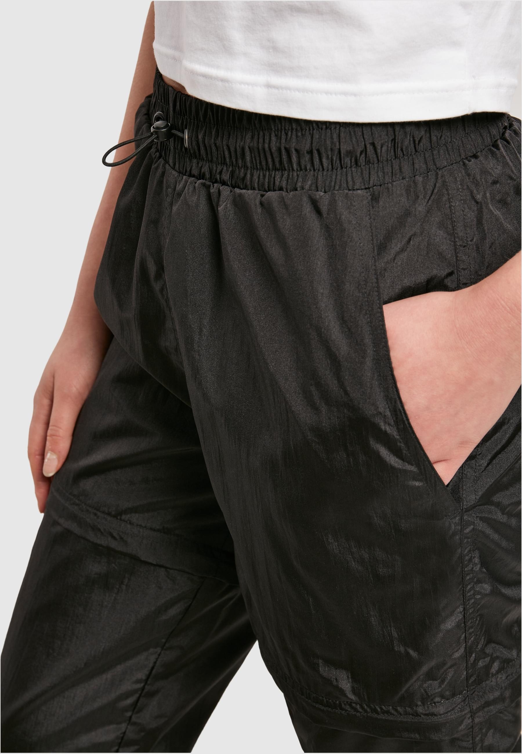 URBAN CLASSICS Stoffhose »Urban Classics Damen Ladies Shiny Crinkle Nylon Zip Pants«, (1 tlg.)