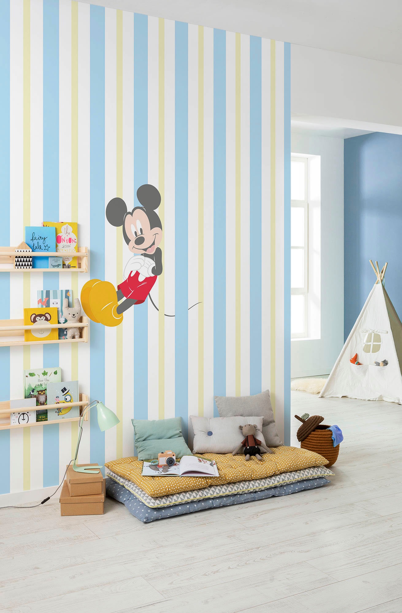 Komar Vliestapete »Digitaldruck Vlies - Mickey Relax - Größe 200 x 250 cm«, bedruckt, Kinderzimmer