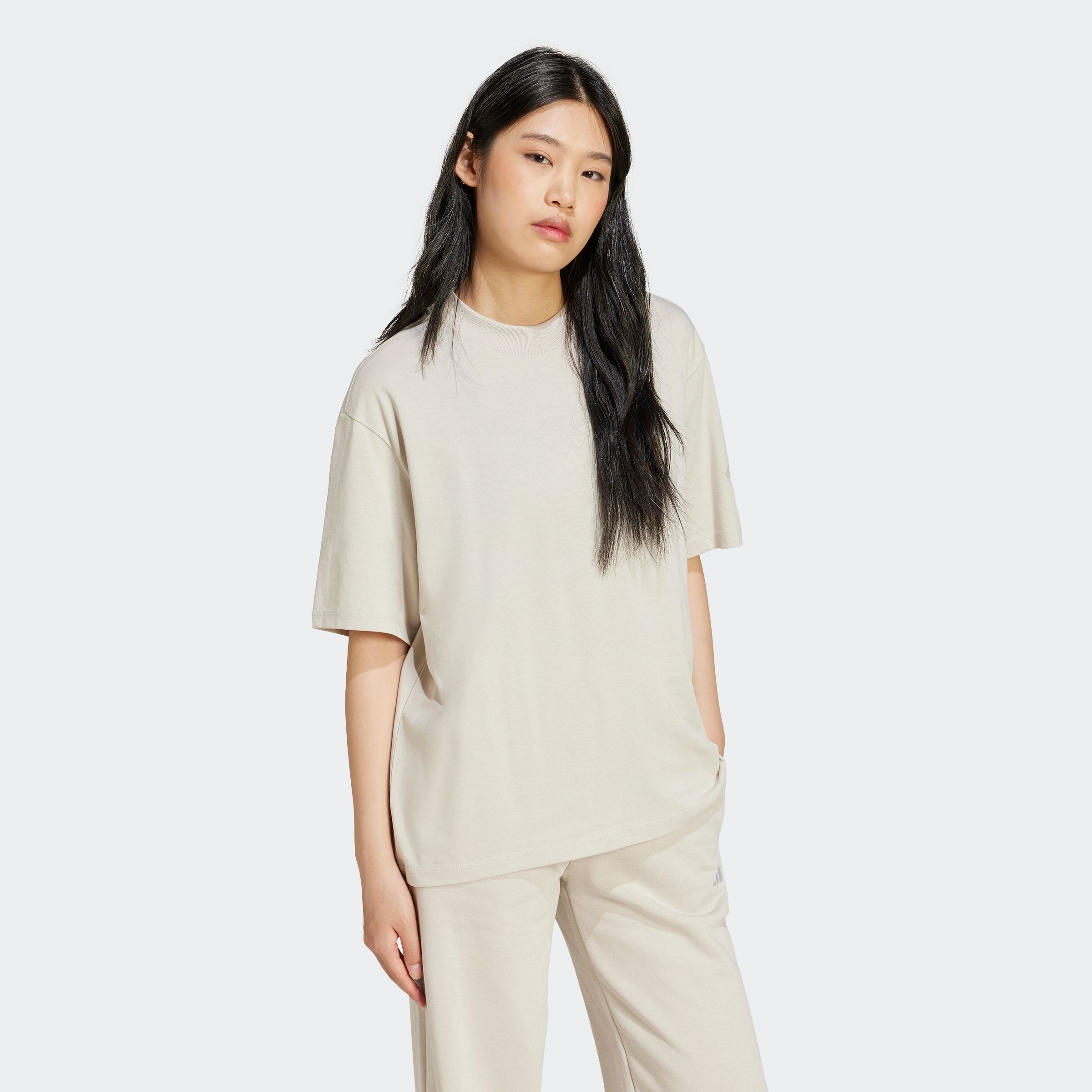 adidas Sportswear T-Shirt "ESSENTIALS CONTEMPORARY LOGO BOYFRIEND" für Erwachsene, mit Rundhalsausschnitt, ohne Verschluss, aus Baumwolle