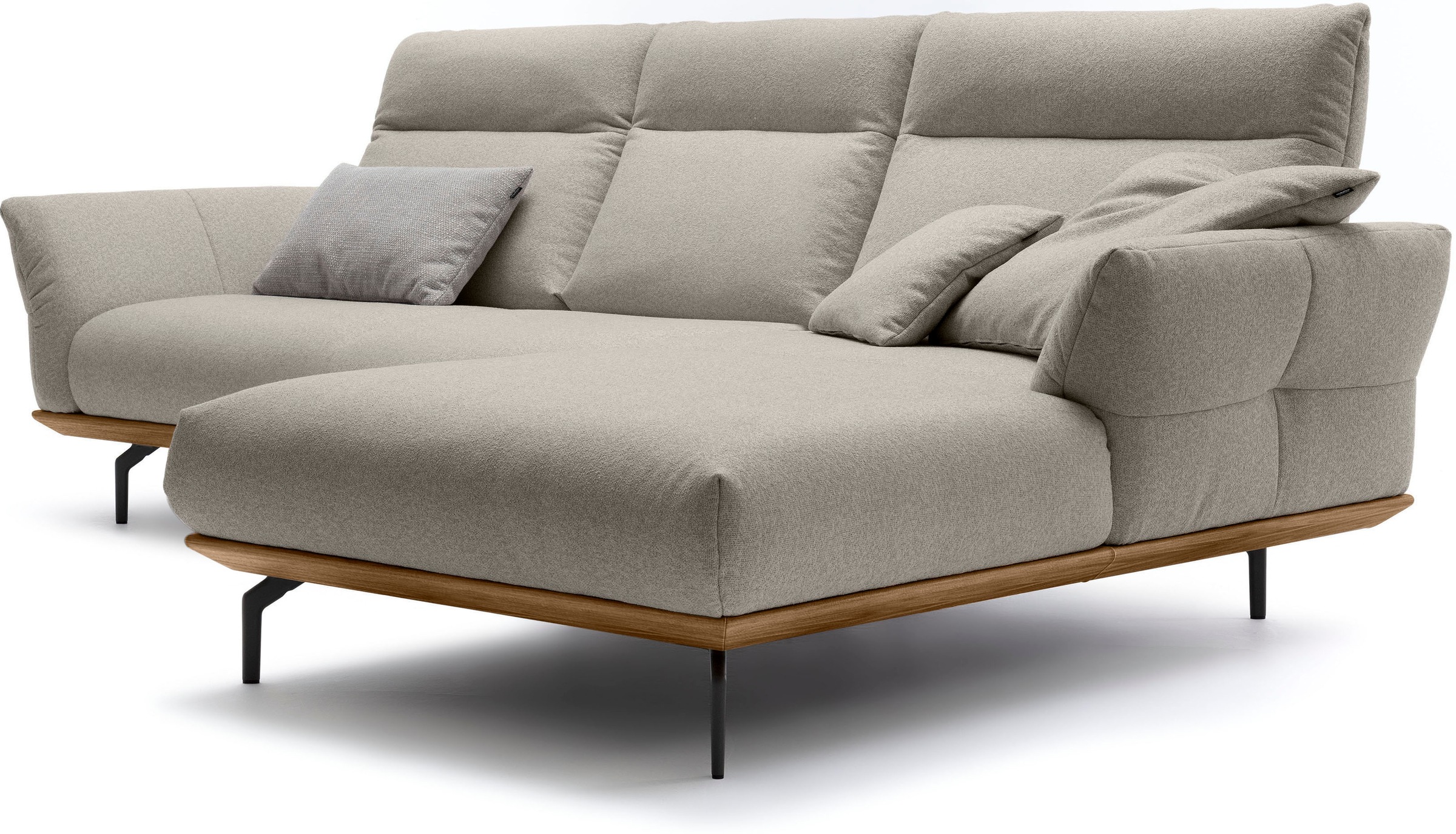 Creation BY ROLF BENZ Ecksofa »CR.460«, Sockel in Nussbaum, Winkelfüße in Umbragrau, Breite 298 cm