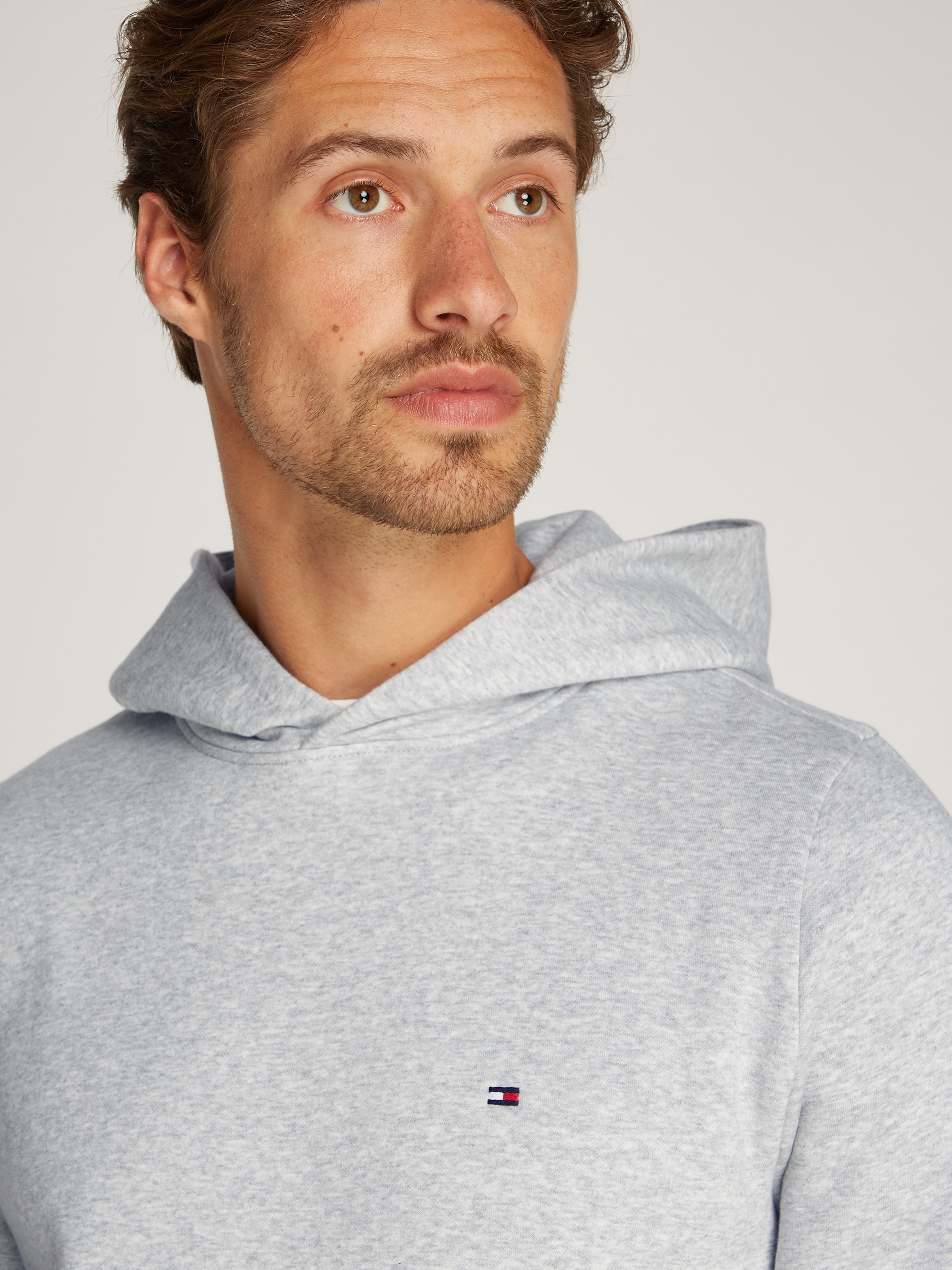 Tommy Hilfiger Hoodie »FLAG LOGO HOODY«, mit Kängurutasche vorne