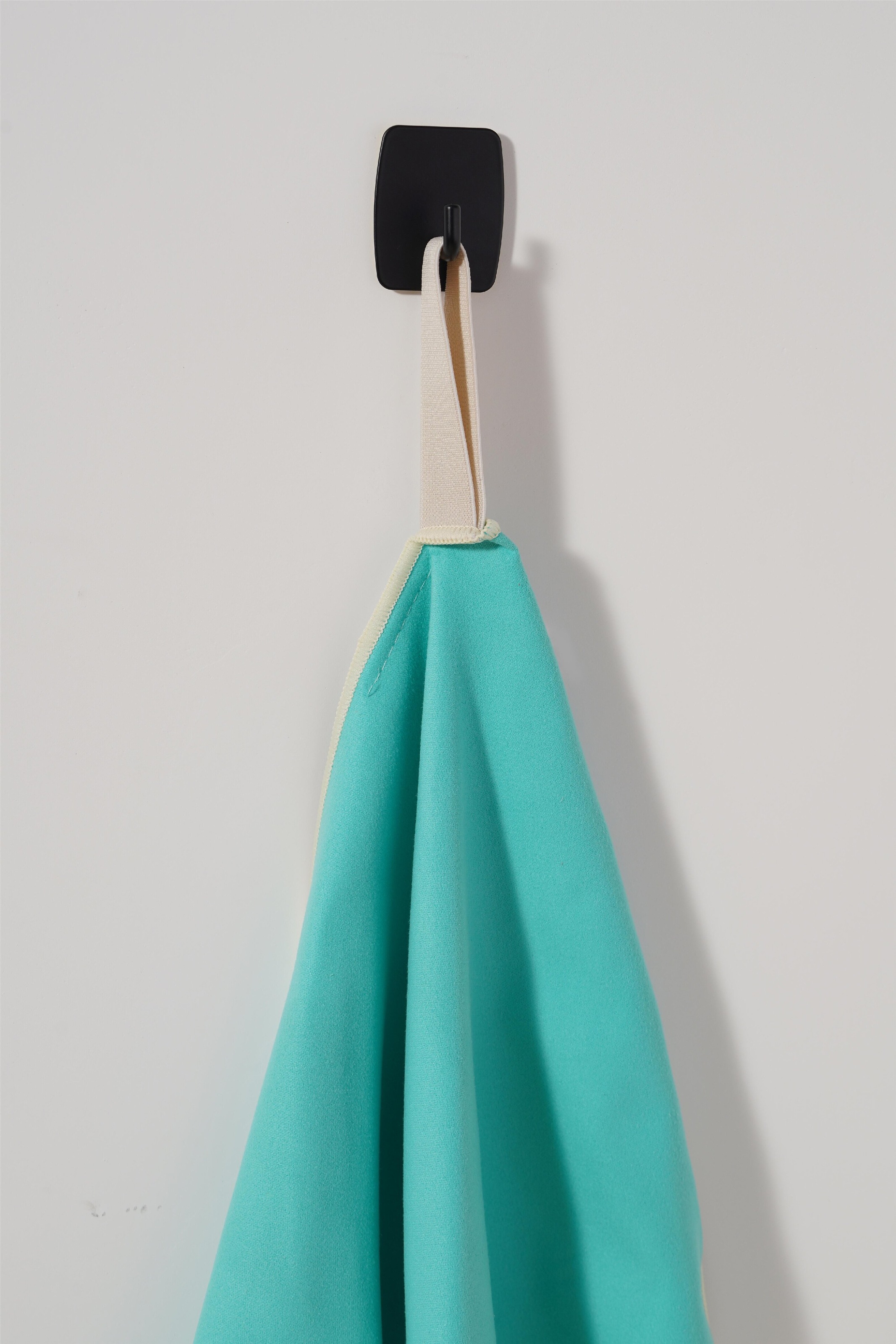 OTTO home Handtücher »Leoa, diverse Größen, Sporthandtuch, Reisehandtuch, Strandtuch« sehr leicht, kompakt, schnelltrocknend, Mikrofaser mit Kontrastnaht