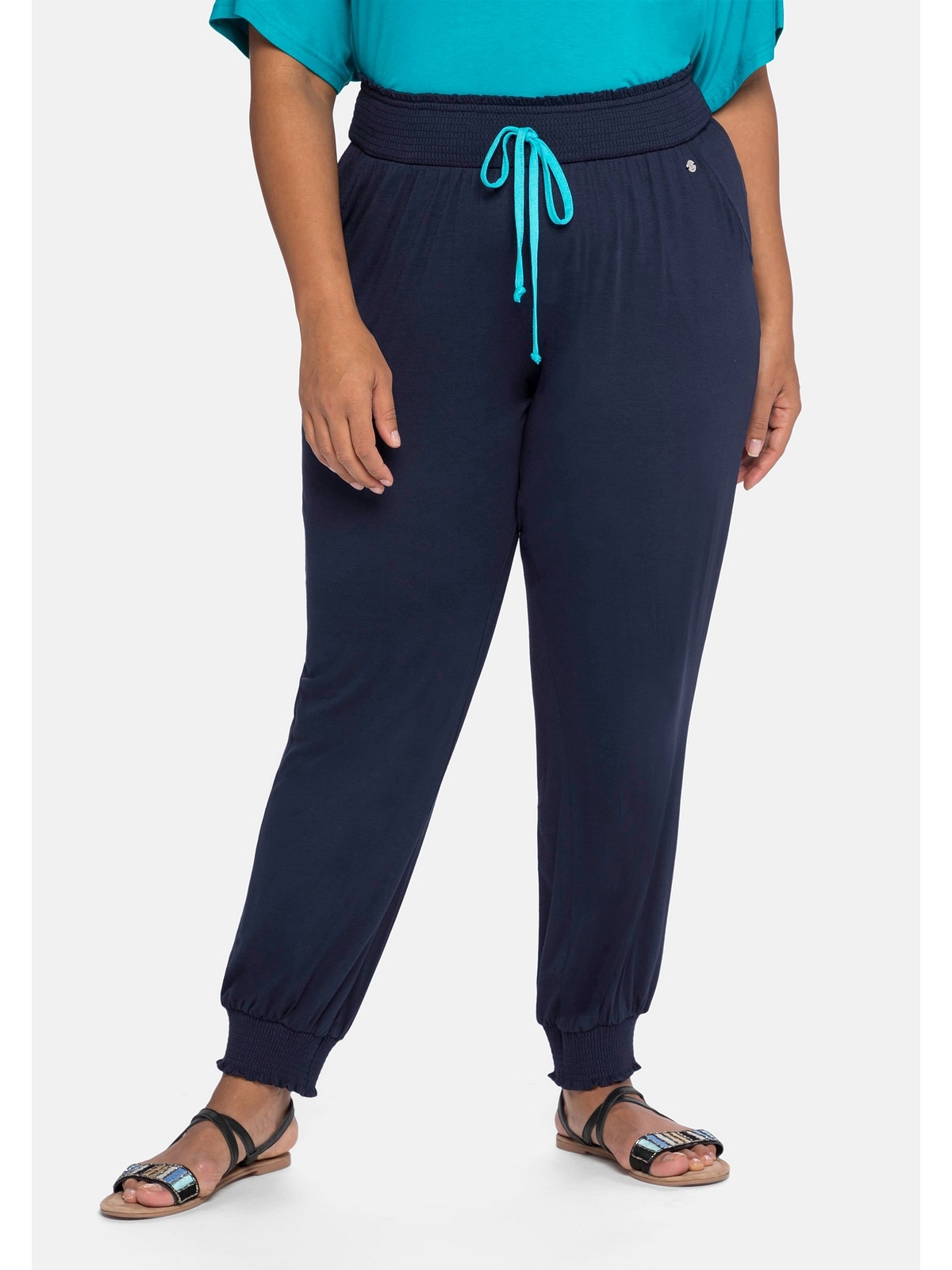 Sheego Bund gesmoktem | Größen«, für »Große Joggpants-Stil, mit im Schlupfhose BAUR bestellen