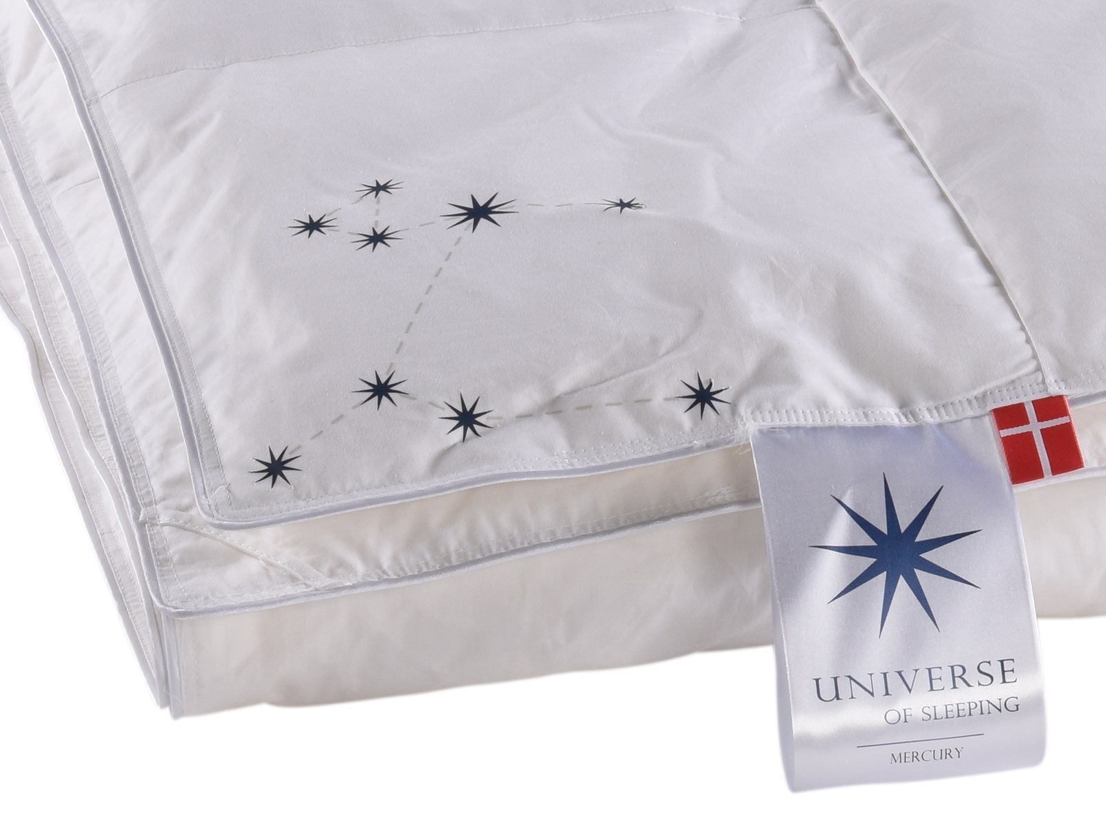 Universe of sleeping Daunenbettdecke »Mercury, für Sommer & Winter, 135x200 & 155x220 cm, Made in Denmark« leicht Füllung 90neueweisseEntendaunen10FedernKlasseI 1 Stk. tlg. Hochwertige Bettdecke, mit Downpass zertifiziert,
