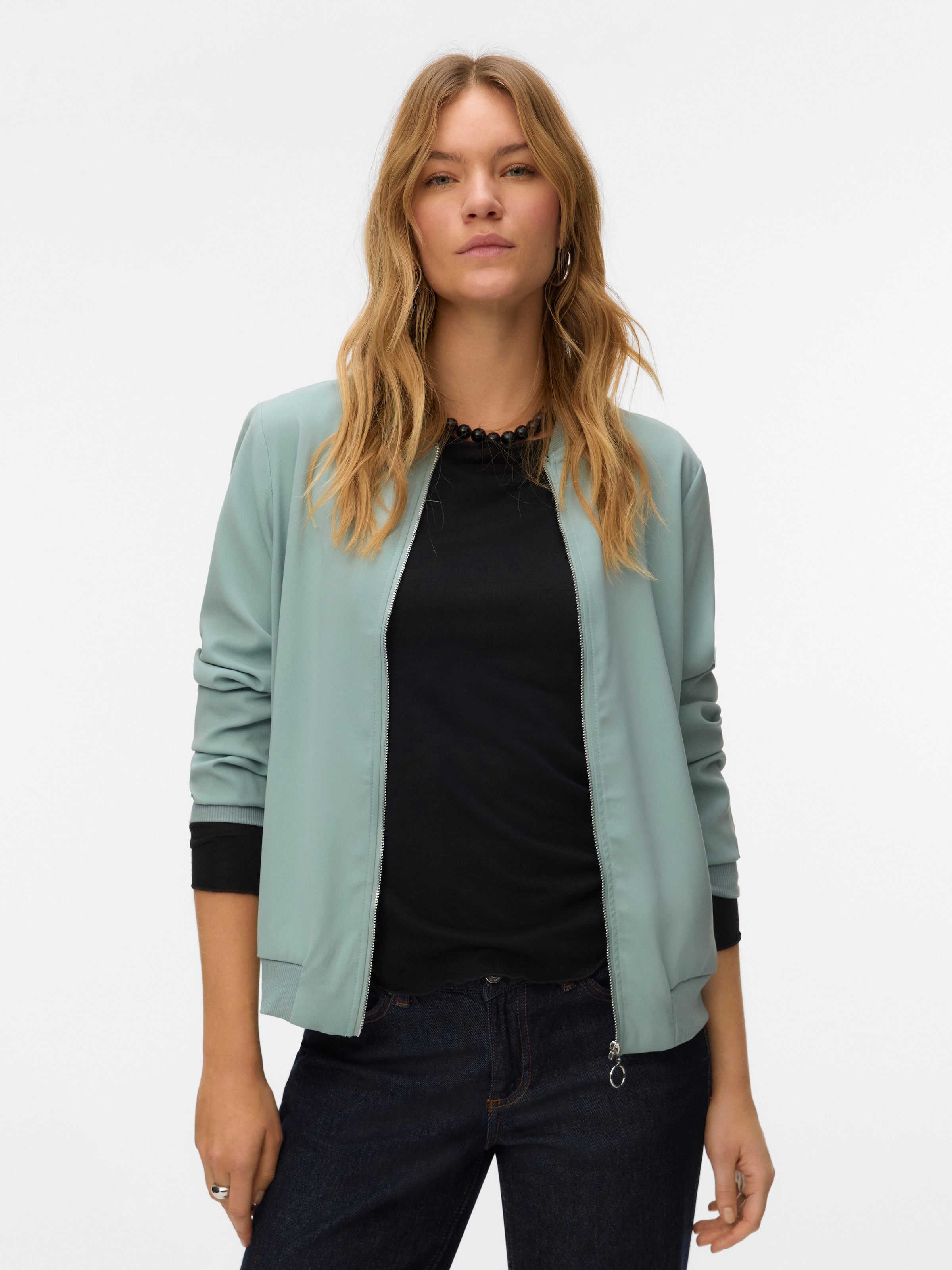 Vero Moda Bomberjacke »VMCOCO L/S BOMBER NOOS« in modisch kurzer Form, mit Stretch