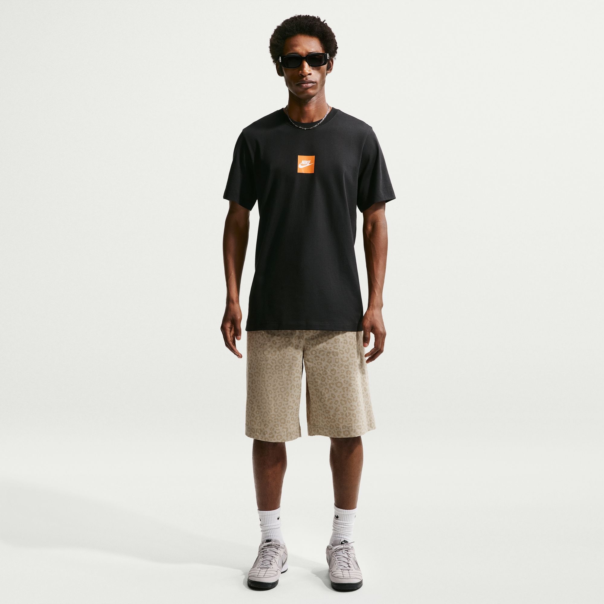 Nike T-Shirt »Nike Sportswear T-Shirt« für Erwachsene, sportlich, mit coolem Rückenprint