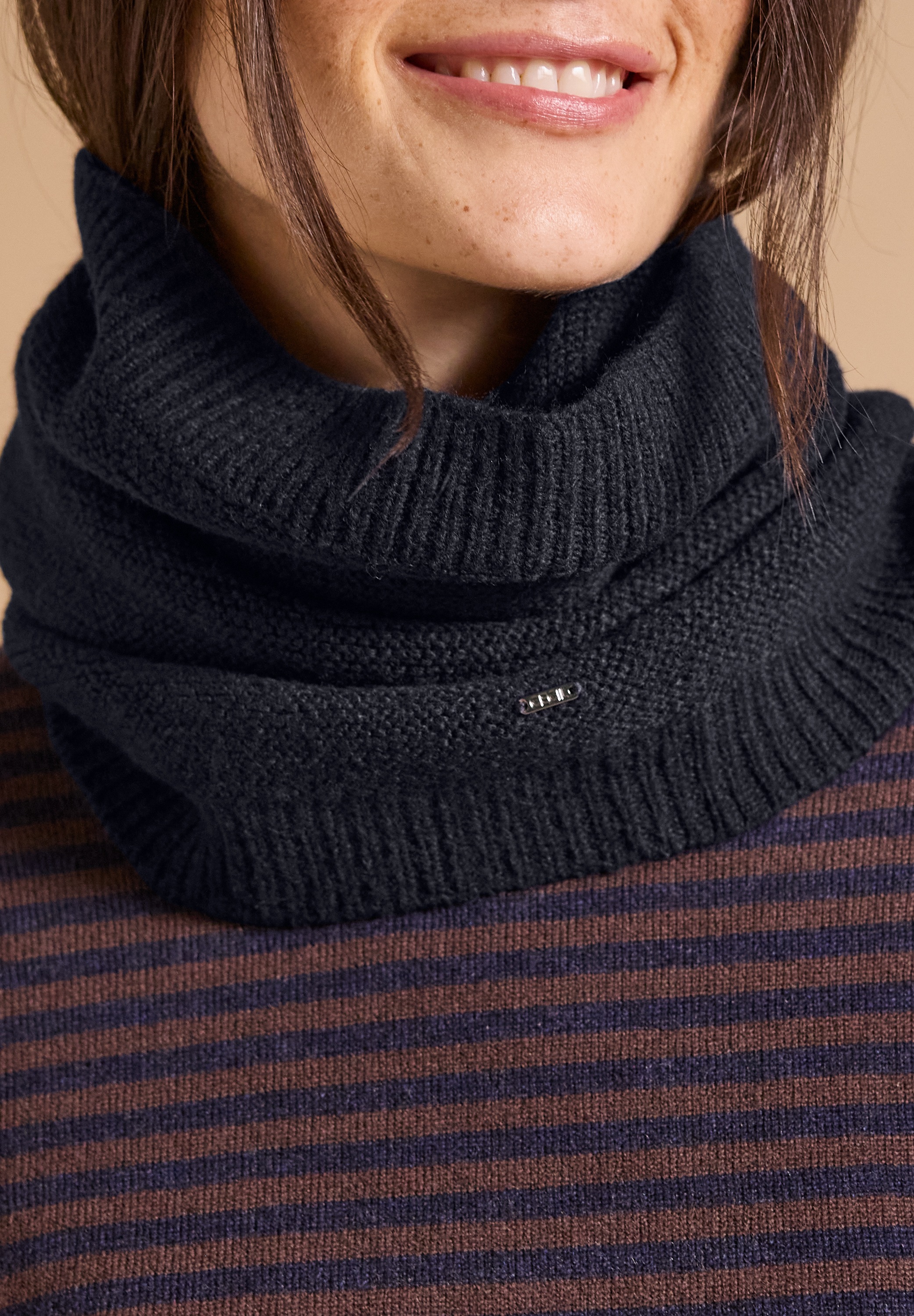 Cecil Loop aus softem Materialmix