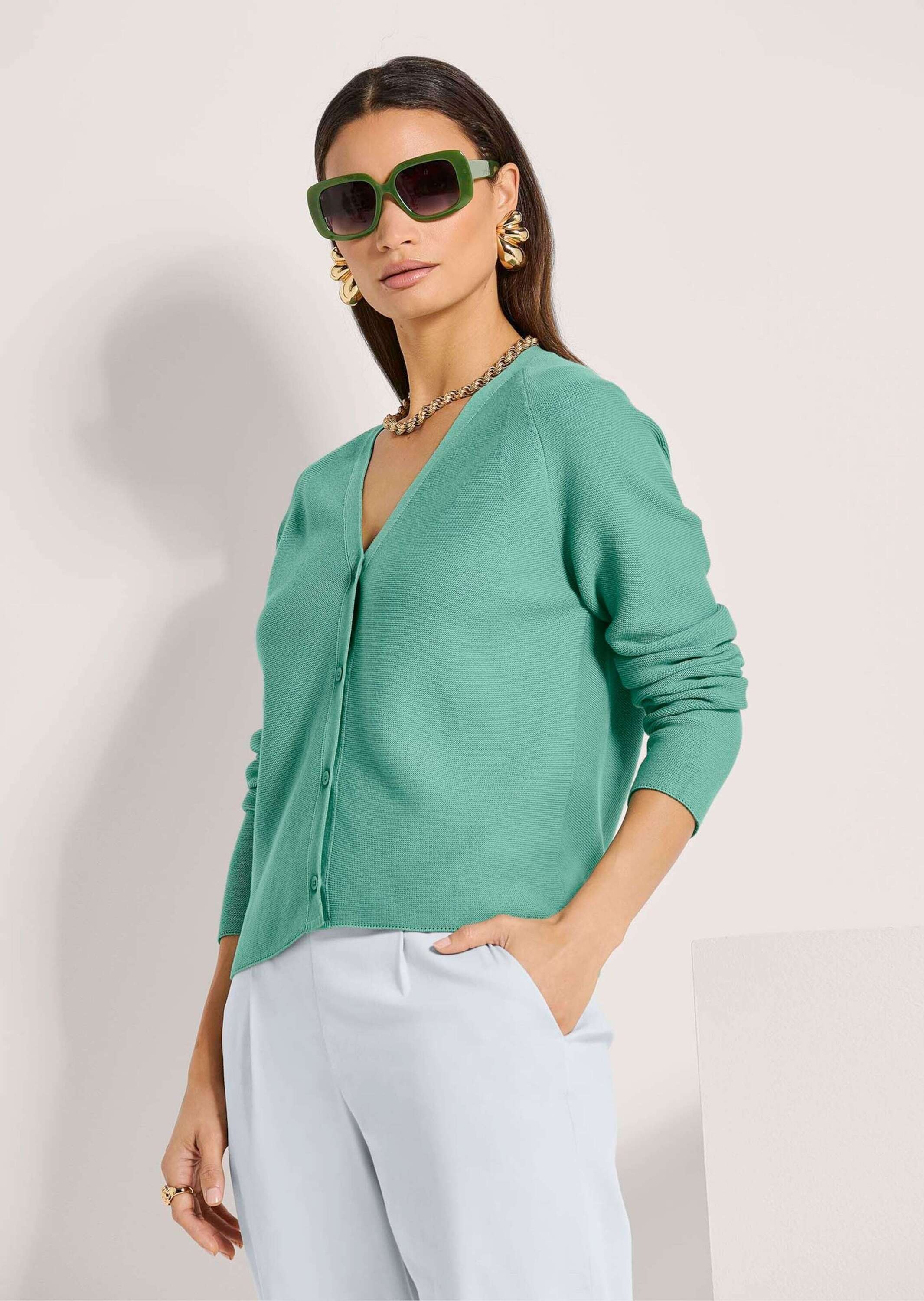 MADELEINE Strickjacke »Strickjacke Modische Strickjacke mit V-Ausschnitt«
