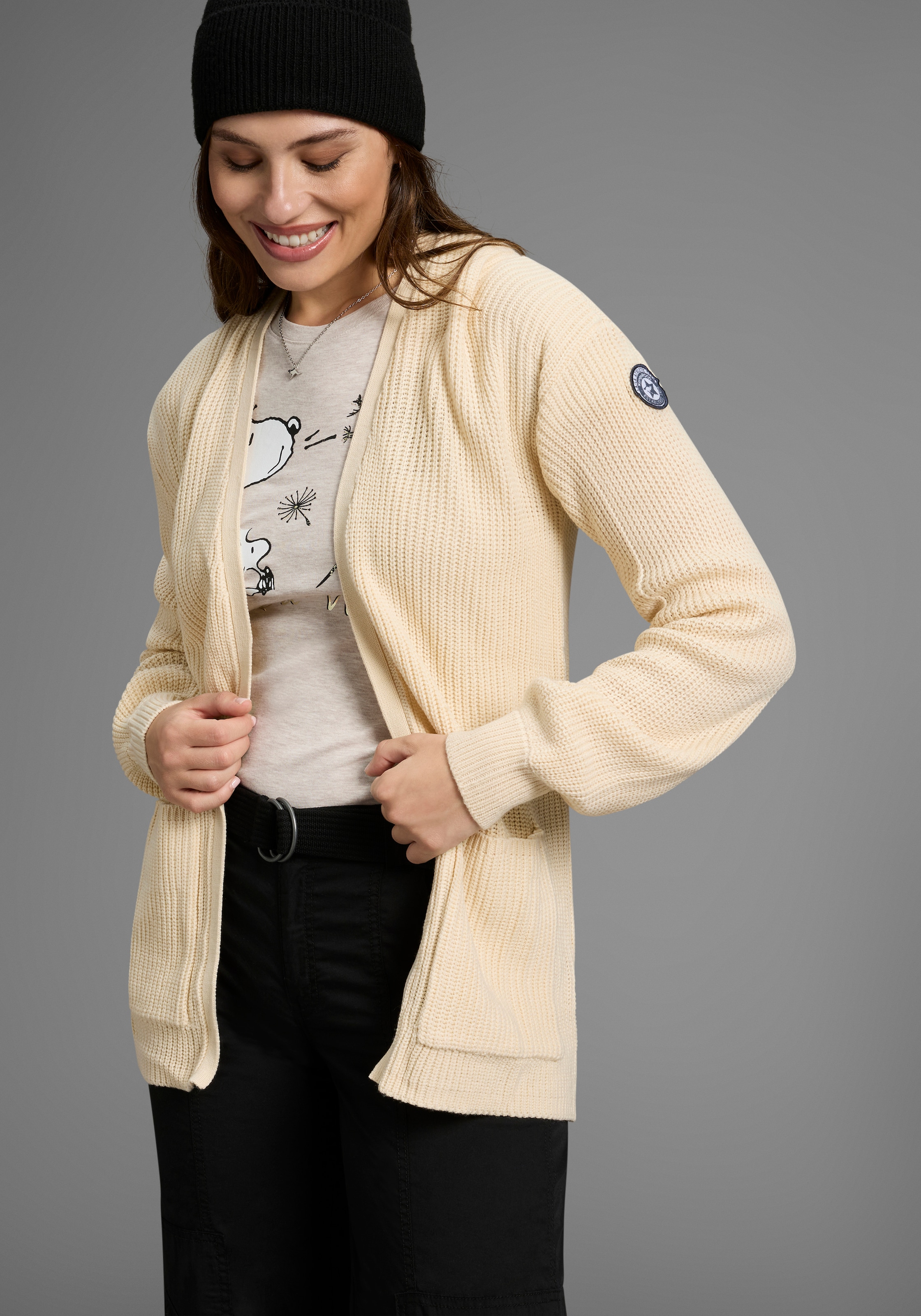KangaROOS Strickjacke, aus kuscheligem Strick günstig online kaufen